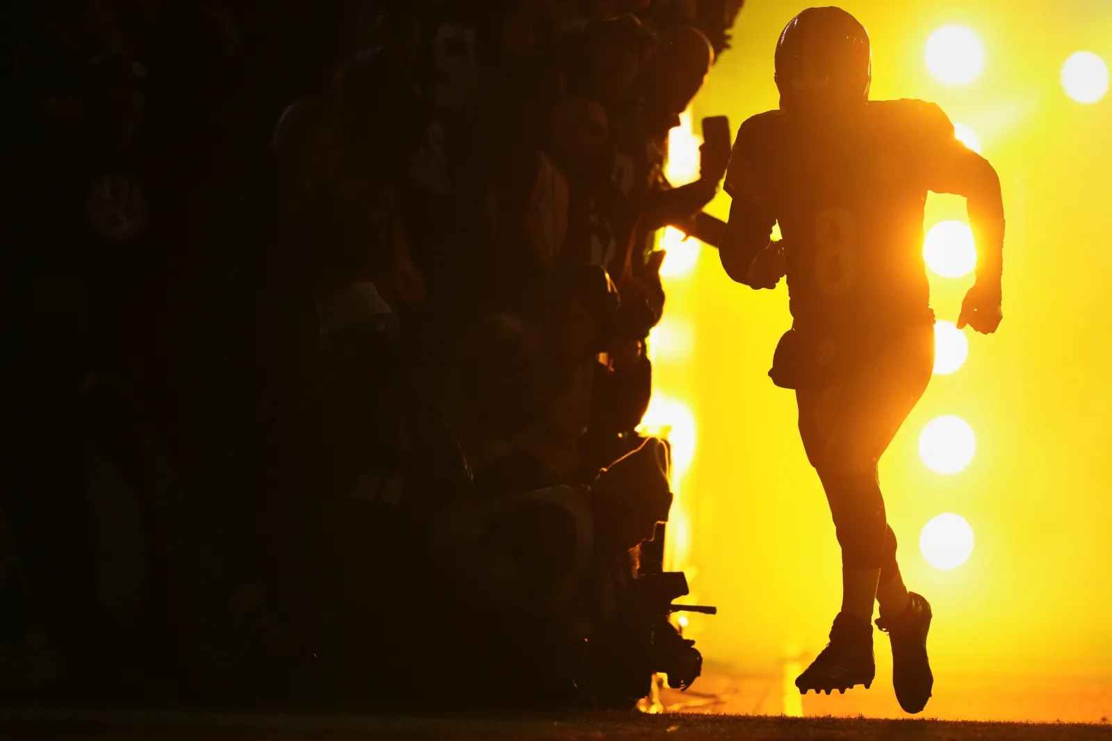 Aaron Rodgers at the Crossroads: Retirement Looms After Steelers' Playoff Exit
