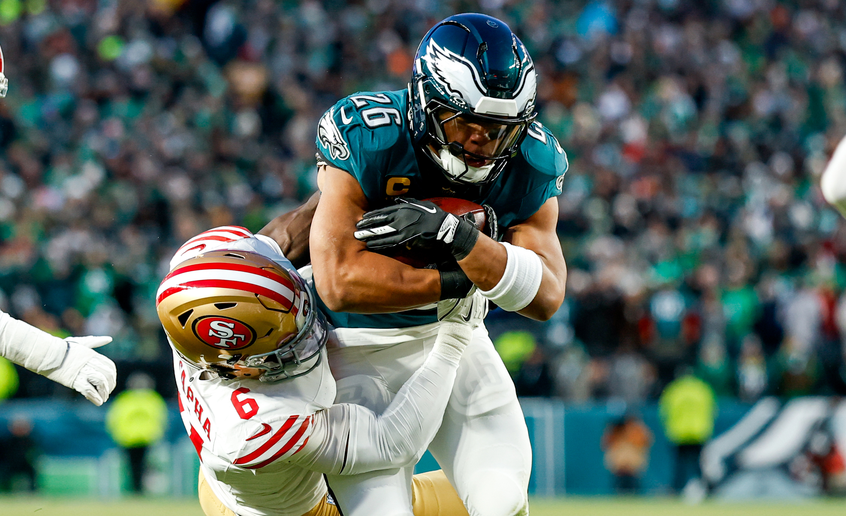 Eagles’ Saquon Barkley Leaves Playoff Game vs 49ers With Concerning Injury