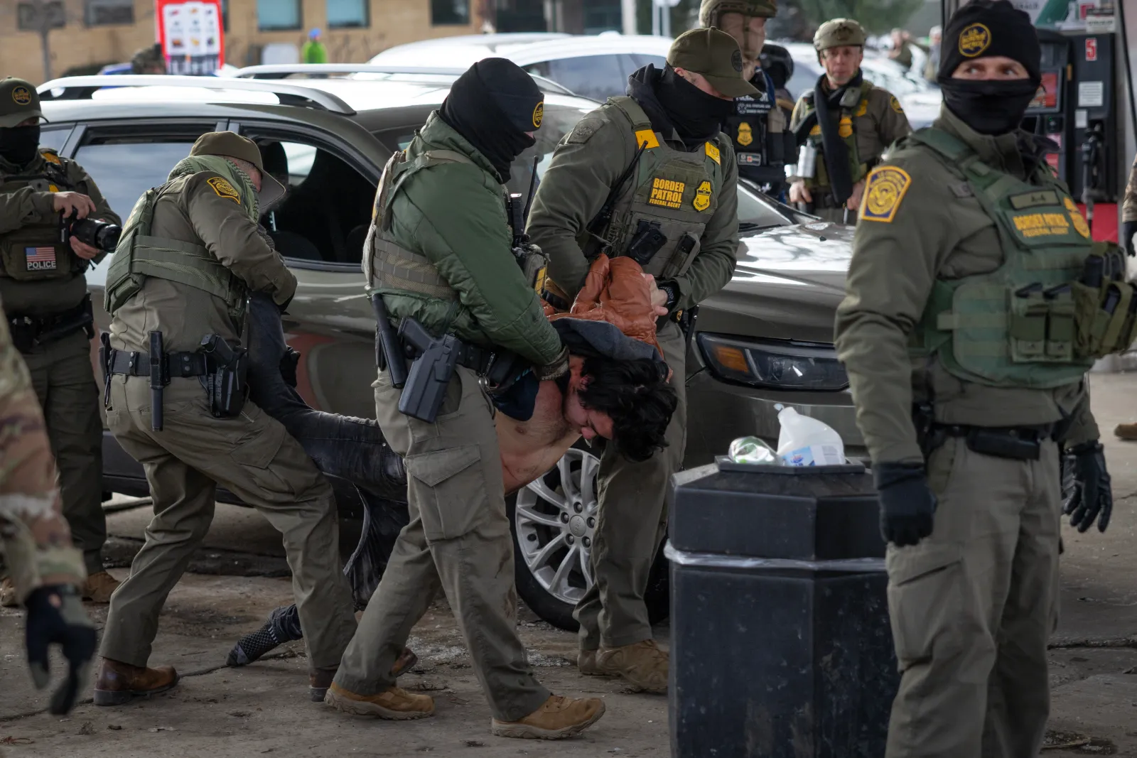 Border Patrol Agents Smash Car Window, Detain Man In Minnesota - Newsweek