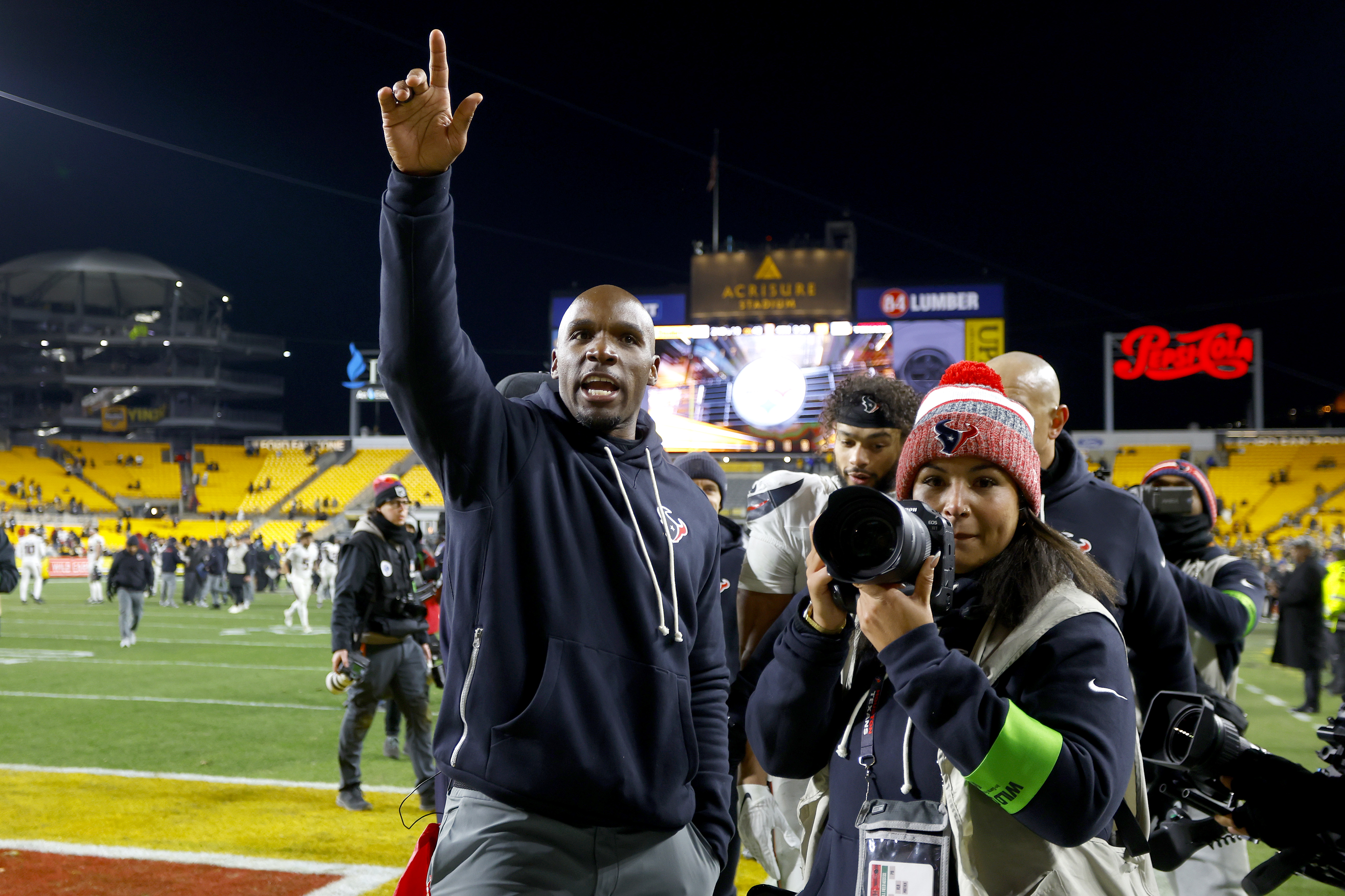 Texans' DeMeco Ryans Turns Heads With 3-Word Message After Beating Steelers