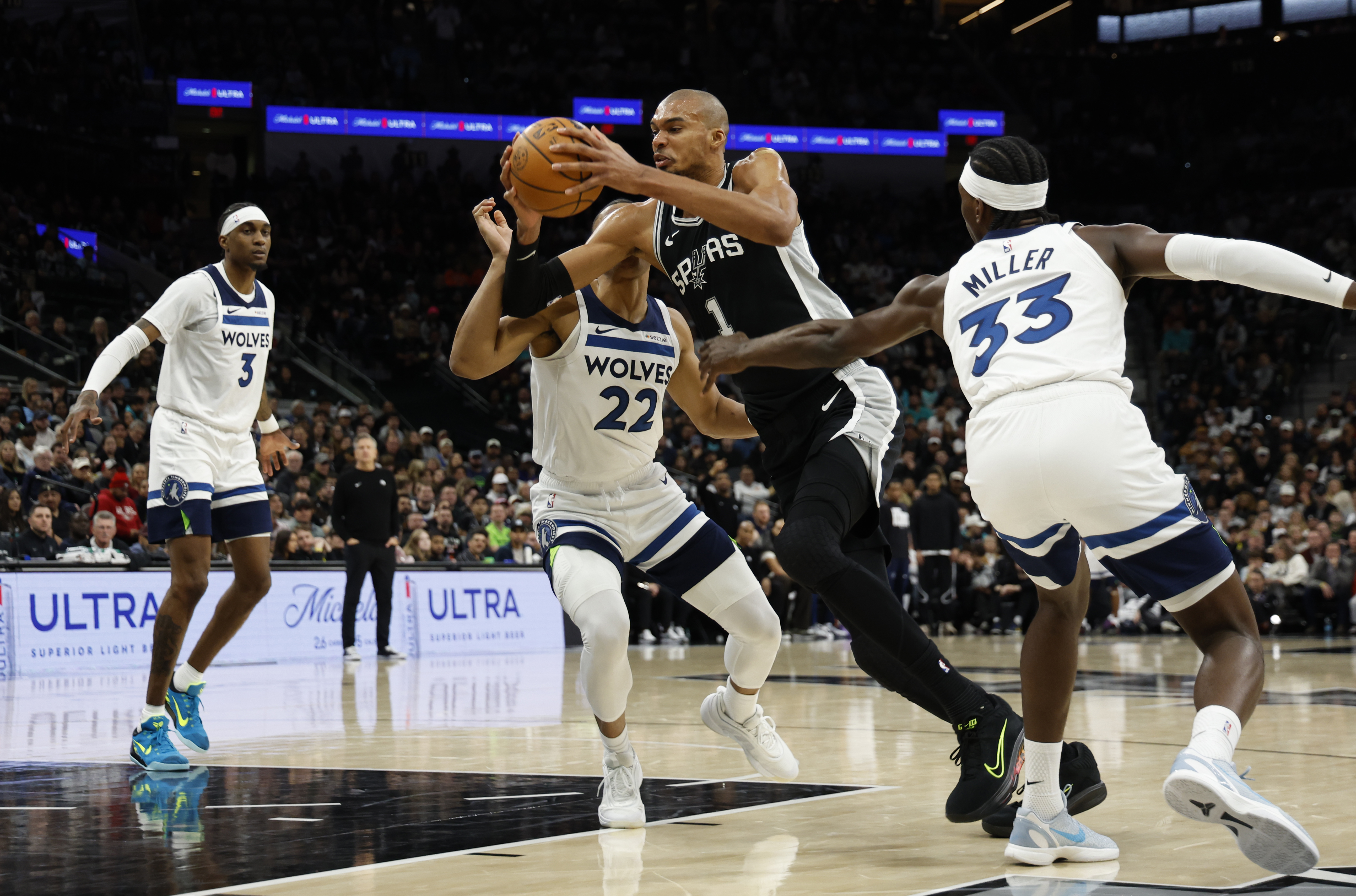 DraftKings Promo Code For NBA, CBB Games Offers $300 Bonus