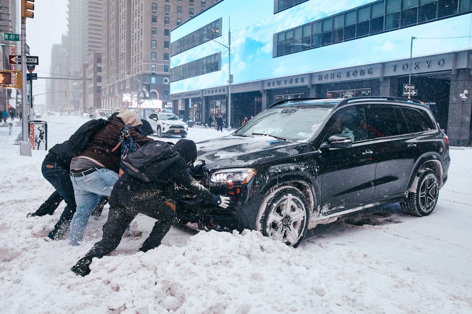 NEW YORK, NEW YORK – JANUARY 25: A group of men help to remove a car stuck in the snow on January 25, 2026 in New York City. A massive winter storm is bringing frigid temperatures, ice, and snow to nearly 200 million Americans. (Photo by Andres Kudacki/Getty Images)
