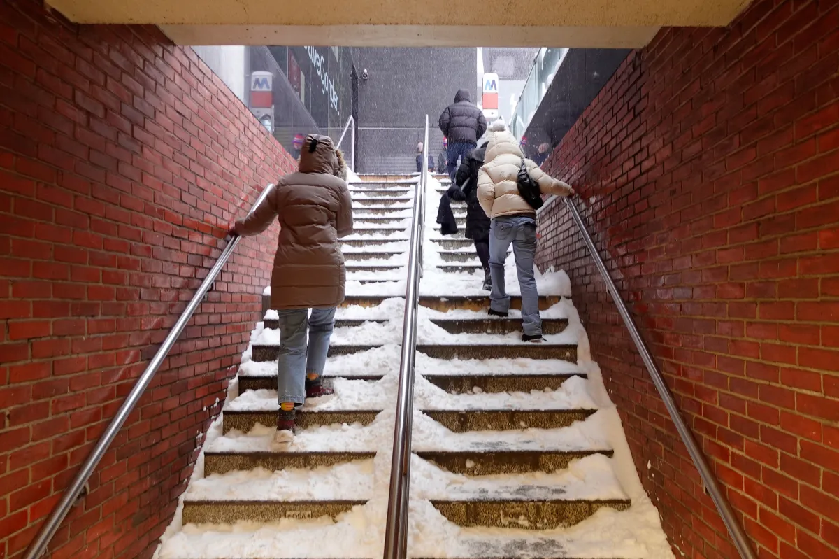 Winter Storm Warning As 12 Inches of Snow To Hit: ‘Blizzard Conditions ...