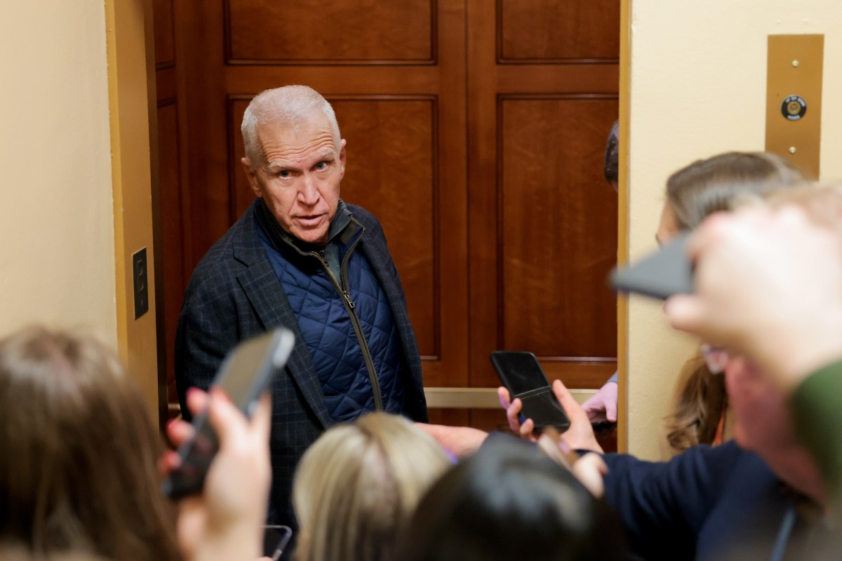 Senadores republicanos desafiam Trump e aumentam os ataques a Noem e Miller