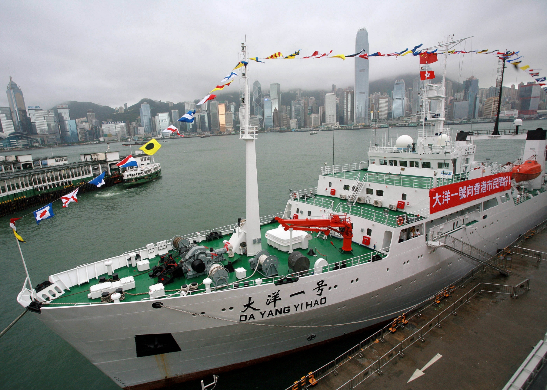 Chinese Ship Surveys Waters Near US Aircraft Carrier's Approach