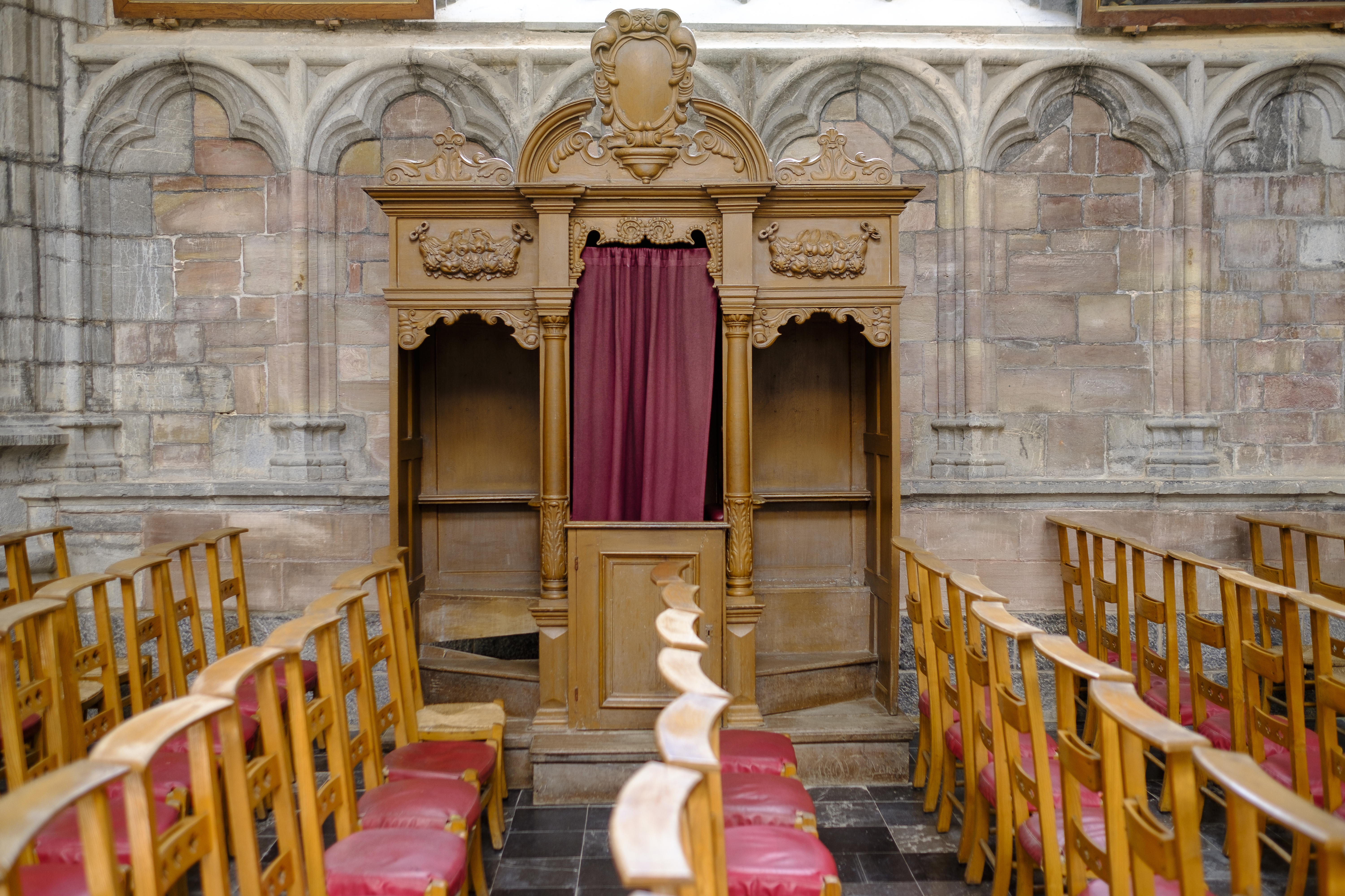 Catholic Priests Face Felony Charges for Breaking Proposed US State Law