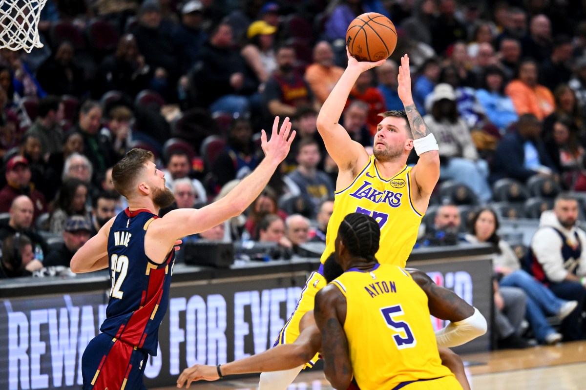 Atualização do Lakers sobre o status de Luka Doncic após lesão assustadora contra Cavs