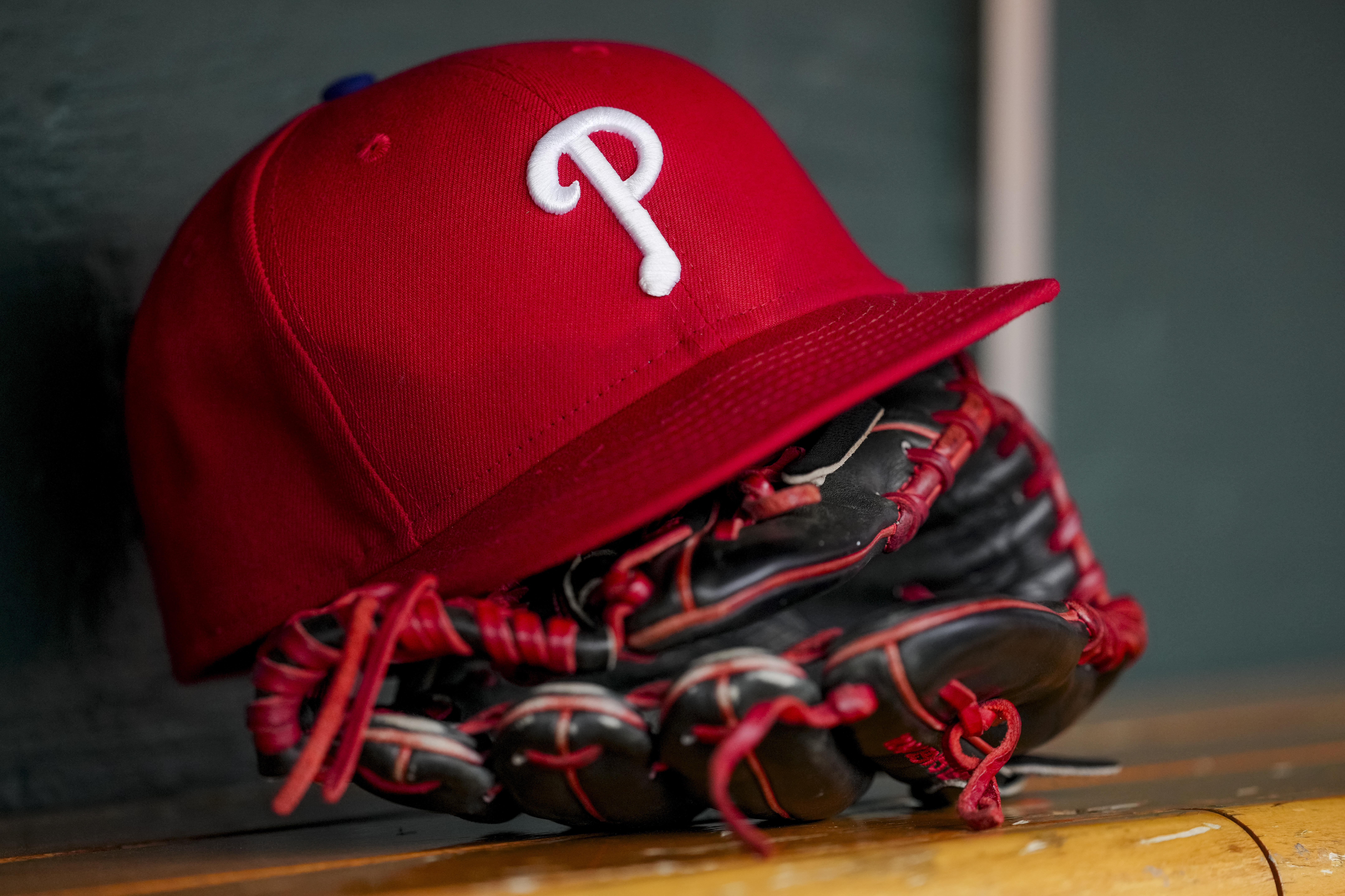 Blue Jays Acquire Former Phillies Second Baseman: Report