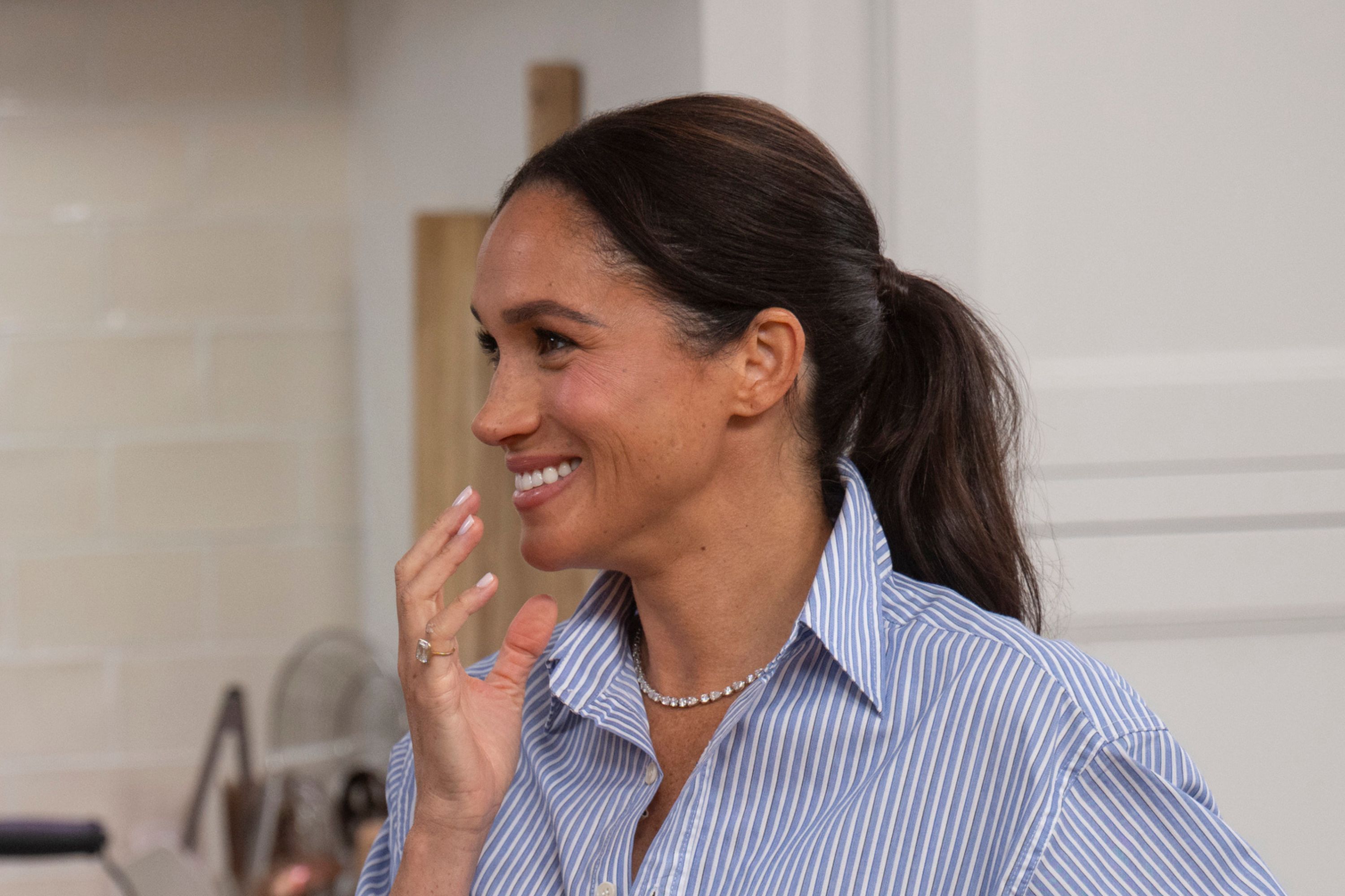 Stunned Reaction to Meghan Markle's Gift Goes Viral: 'Goosebumps'