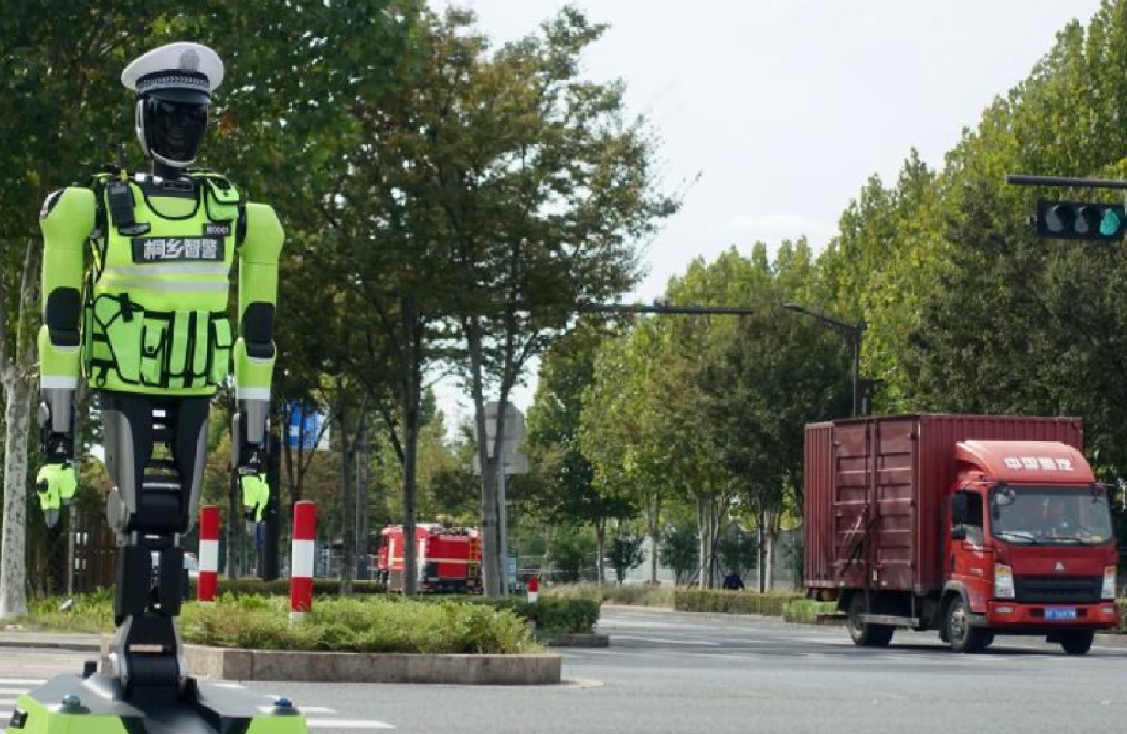 'RoboCops' Deployed in Chinese Cities