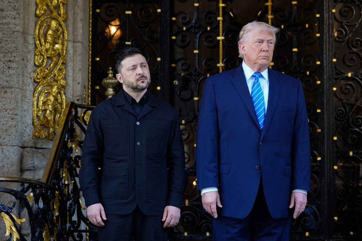 President Donald Trump greets Ukraine’s President Volodymyr Zelenskyy at his Mar-a-Lago club, Sunday, Dec. 28, 2025, in Palm Beach, Fla.