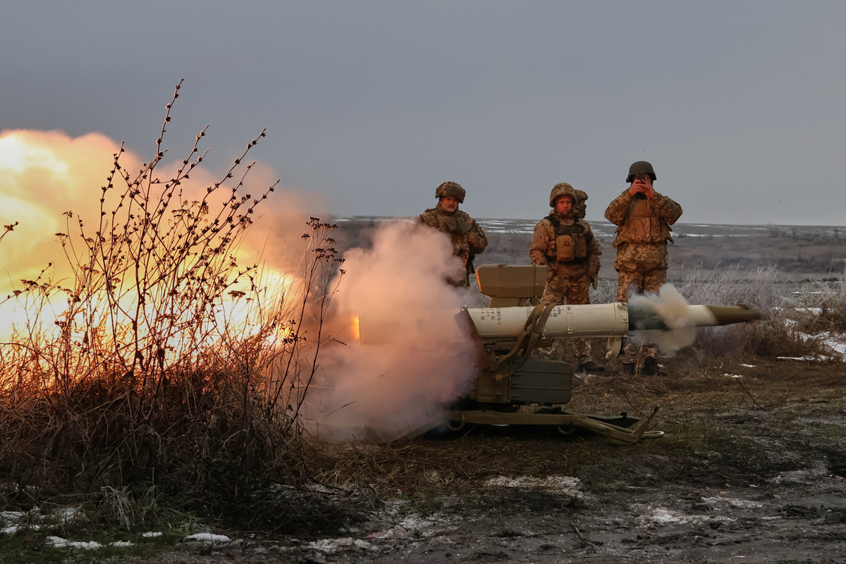 In this photo provided by Ukraine’s 65th Mechanized Brigade press service, soldiers fire an anti-tank missile system during a drill close to the frontline on the site of heavy battles with the Russian troops in the Zaporizhzhia region, Ukraine, Sunday, Jan. 4, 2026.