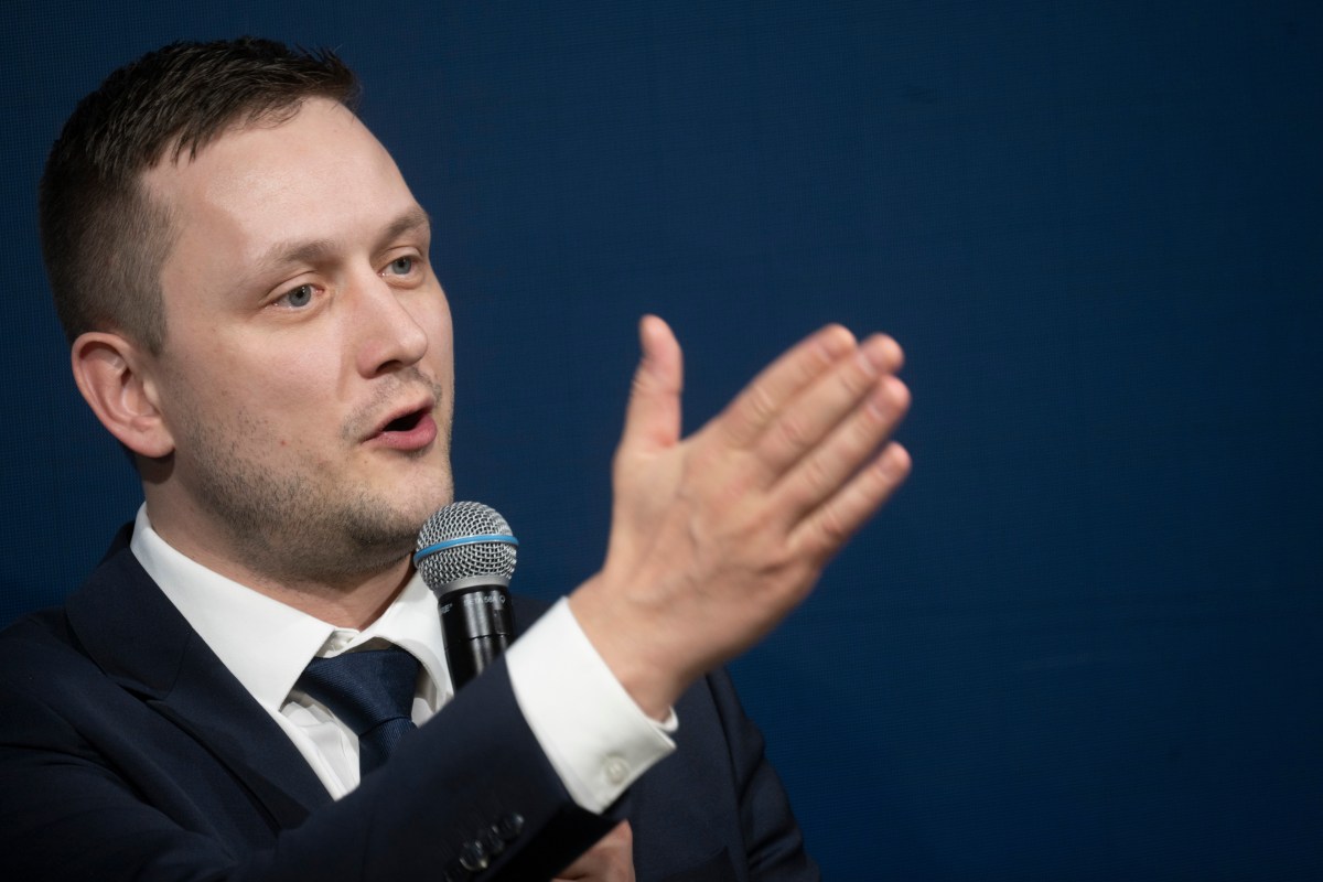 Embaixador de Trump responde ao primeiro-ministro da Groenlândia e defende ‘missão’ de navio-hospital