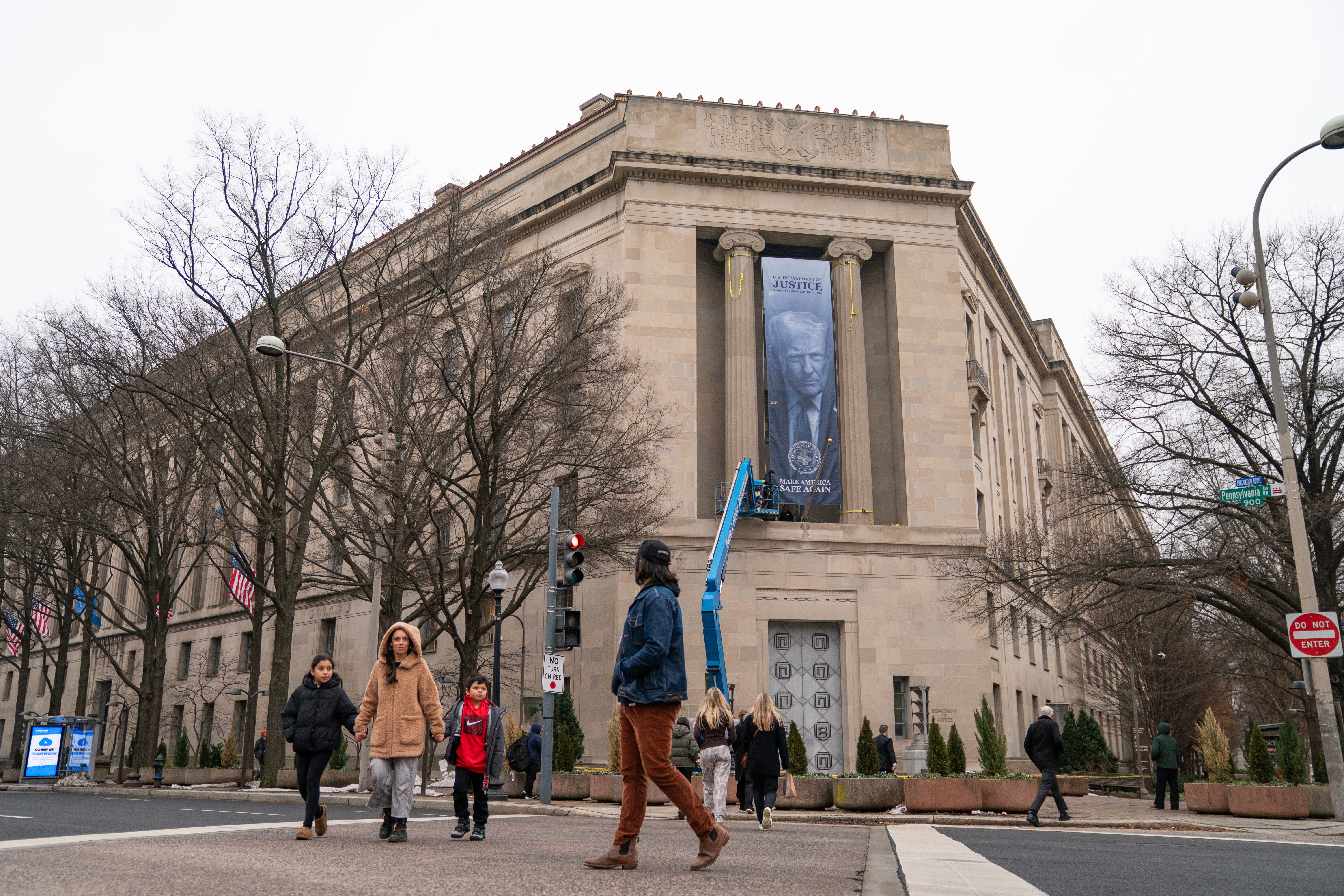 New Pro-Trump Banner Appears at DOJ Headquarters