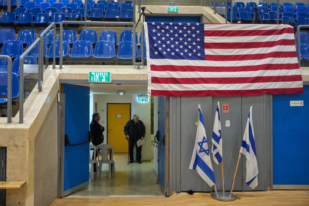 US advises embassy staff to leave Israel: report