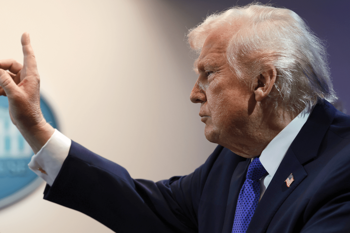 Tarifas continuam em vigor após decisão da Suprema Corte contra Trump