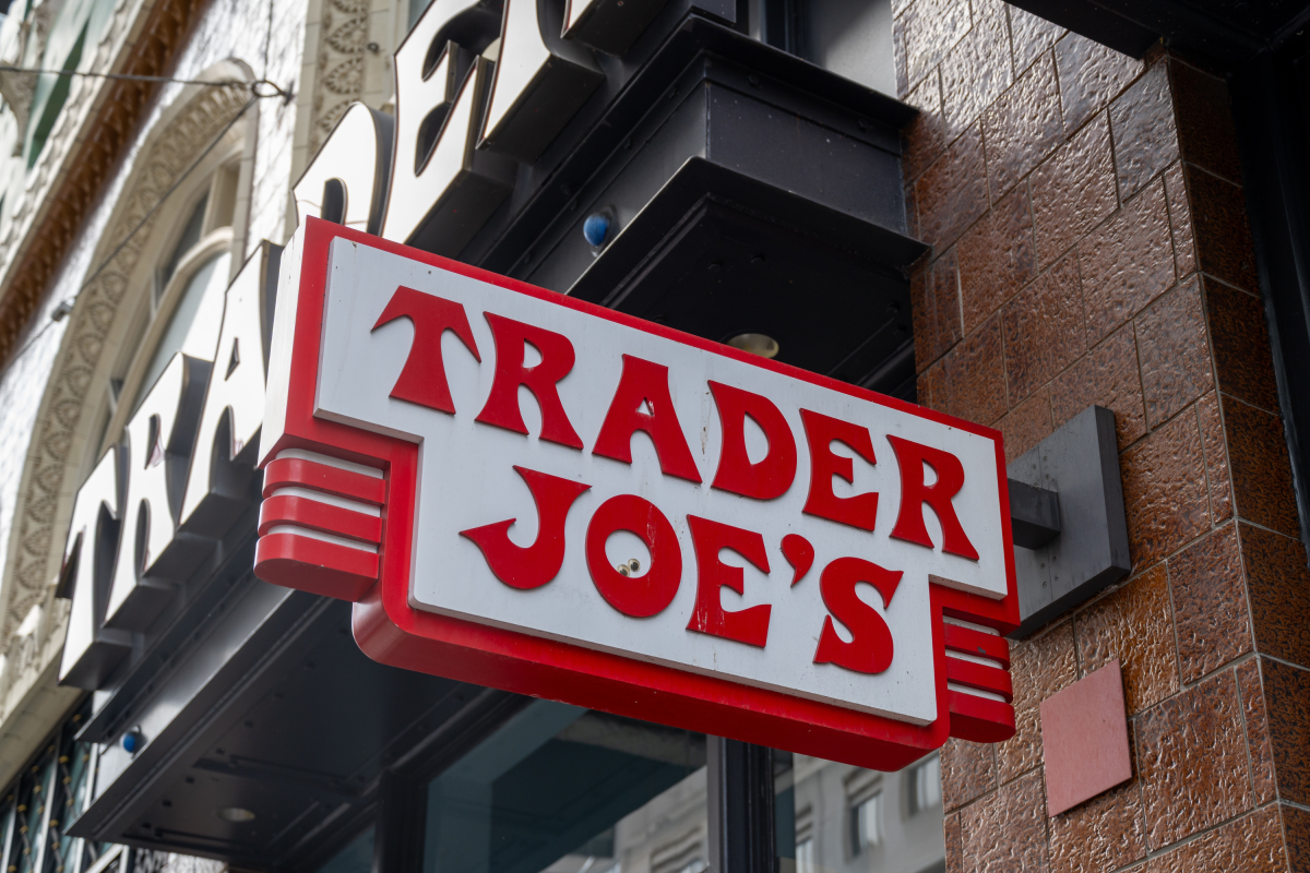 We Asked a Stylist to Analyze Trader Joe's New Totes—It's a Summer Forecast