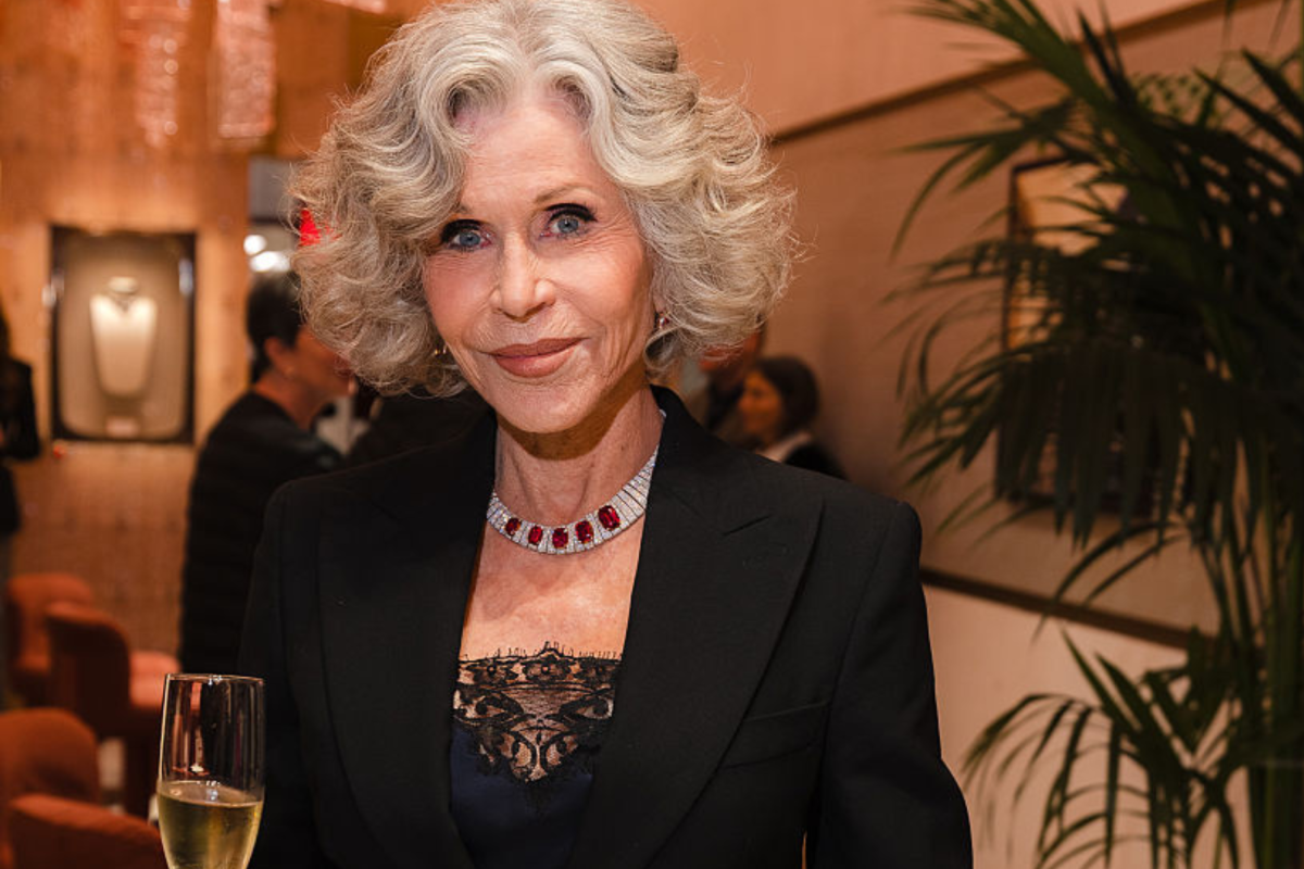 Jane Fonda sobre como ela transformou a raiva do clima político em esperança para o futuro