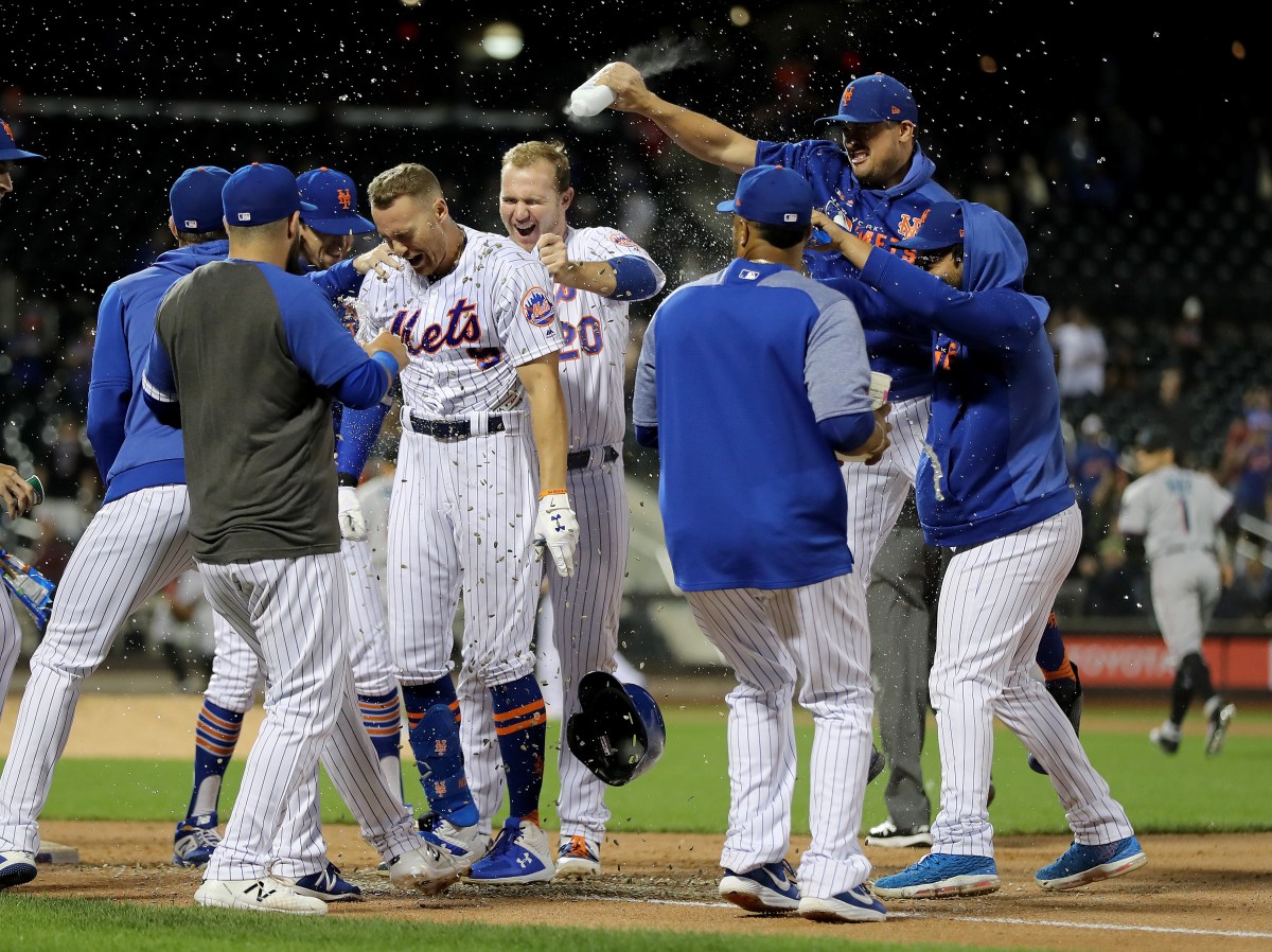 O ex-jogador do Mets Juan Lagares anuncia sua aposentadoria.