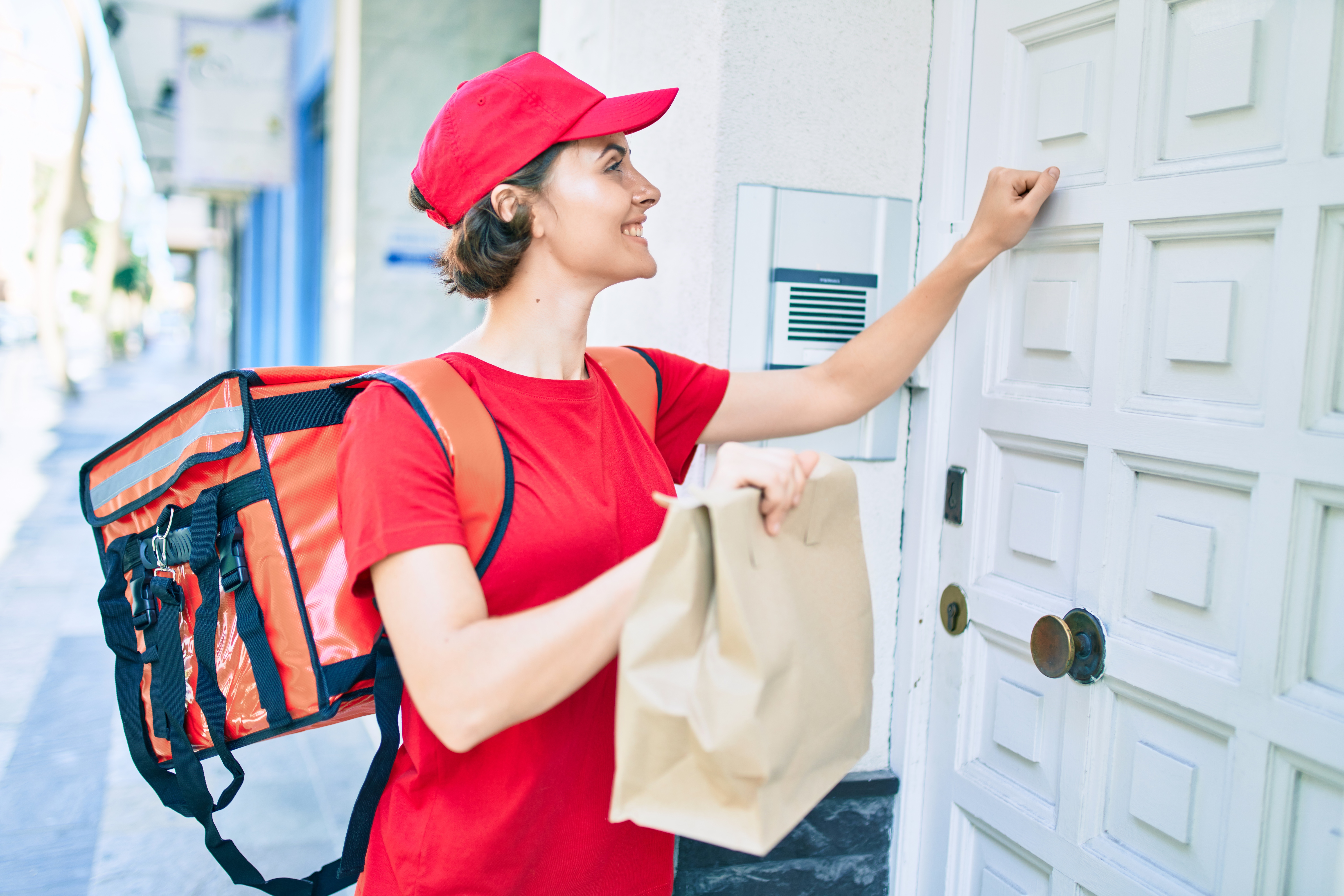 DoorDash Driver Reveals What They Find for Free on Homeowner’s Porch