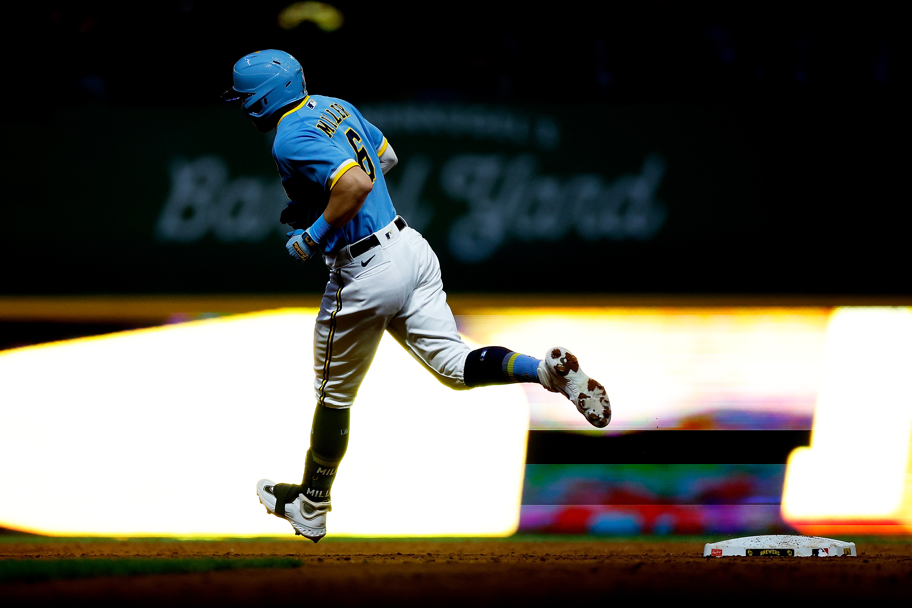 Cubs Sign 5-Year Veteran Infielder Just Before Spring Training