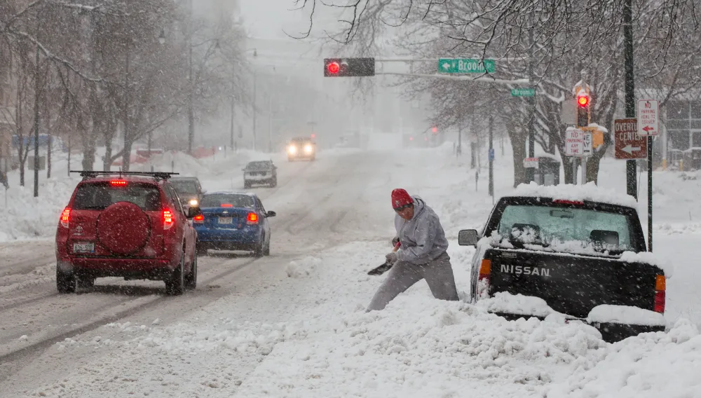 New Winter Storm Warnings Issued in Midwest as 15 Inches of Snow Set to ...