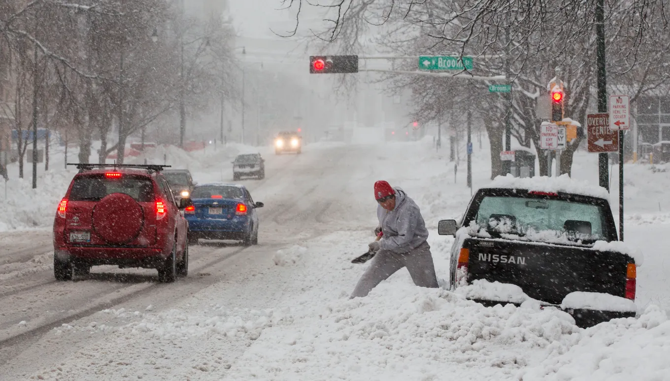 New Winter Storm Warnings Issued in Midwest as 15 Inches of Snow Set to ...