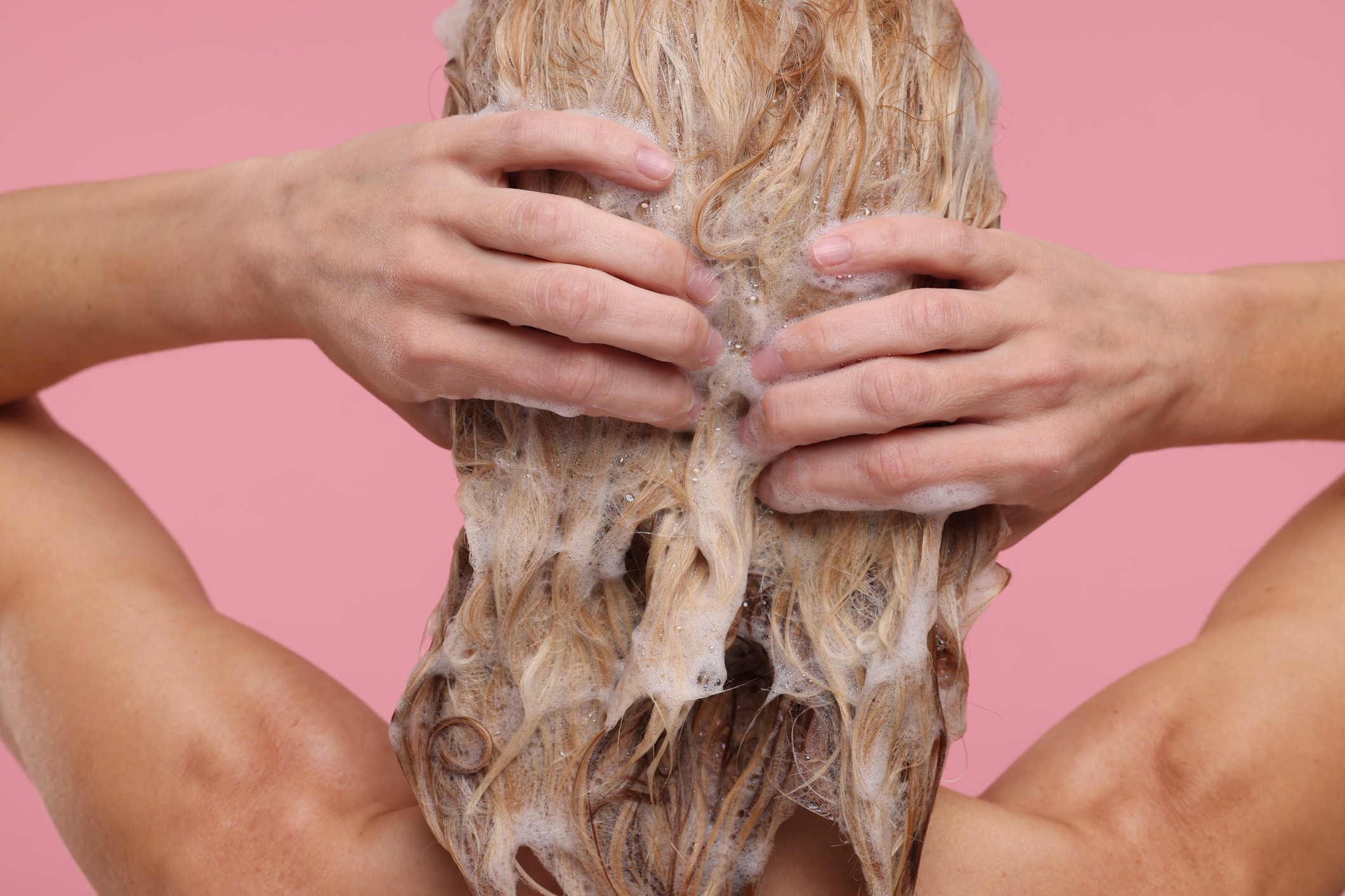 Woman’s Hair Kept Getting Worse—Until She Looked at Her Shower