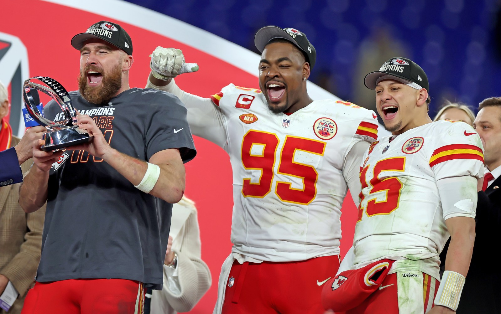Chiefs Star Has 2 Words for ESPN Analyst Pushing to Cut Ties With Travis  Kelce