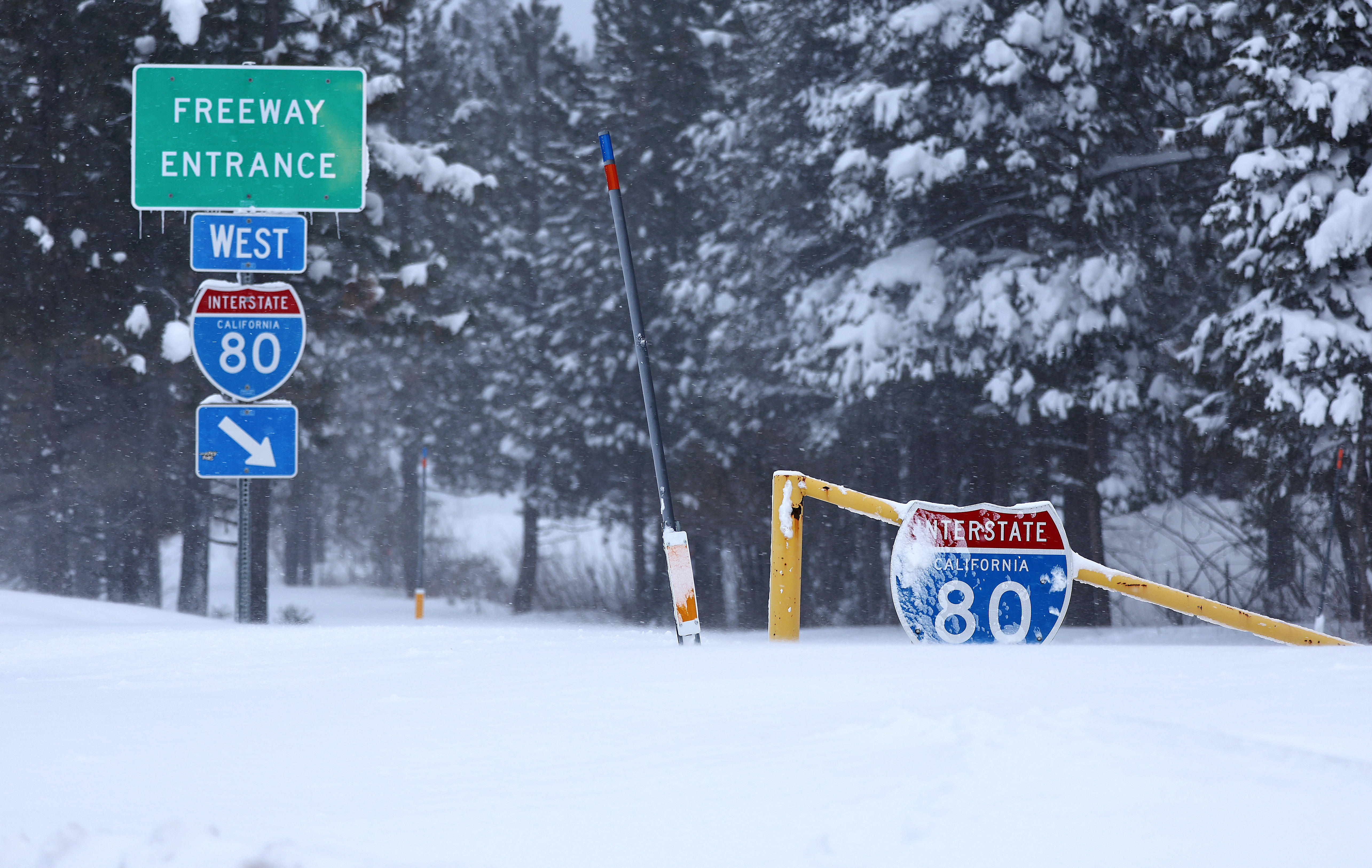 Heavy Snow Buries Cars as Winter Storm Hits US: 'Chaos'