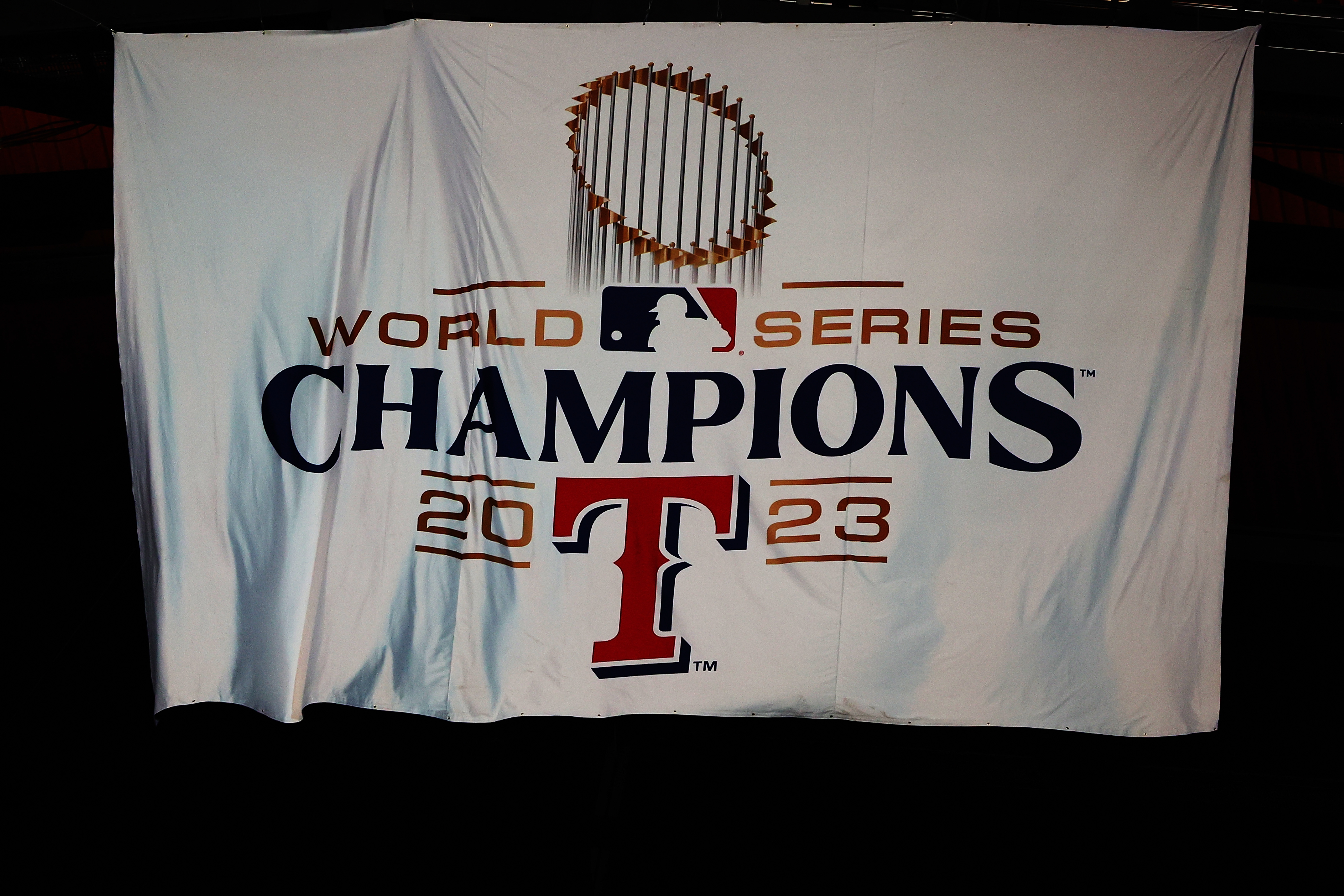 Braves Add Ex-Rangers World Series Champion Catcher: Report
