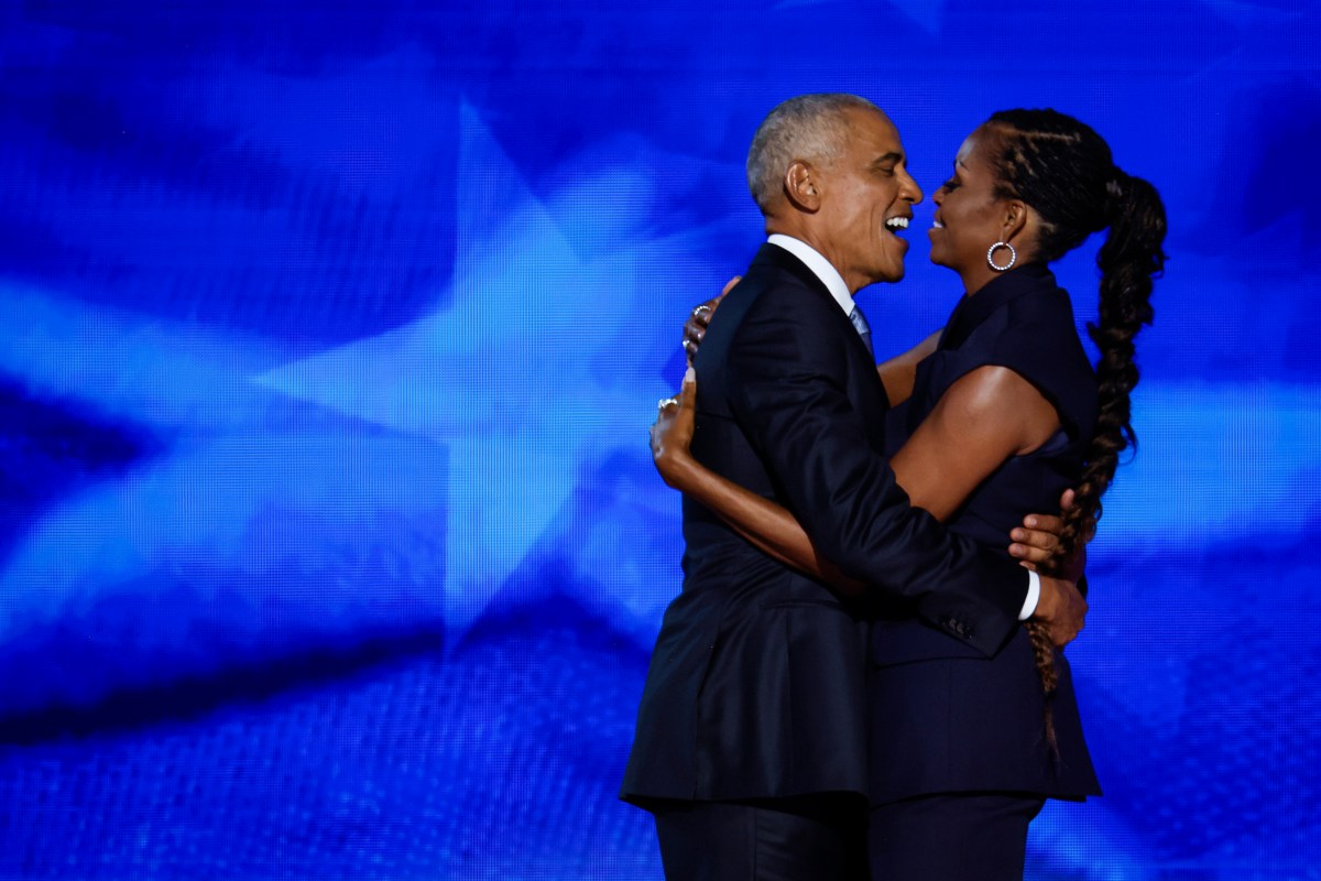 A Casa Branca responde a uma postagem racista que pinta Obama como um macaco.