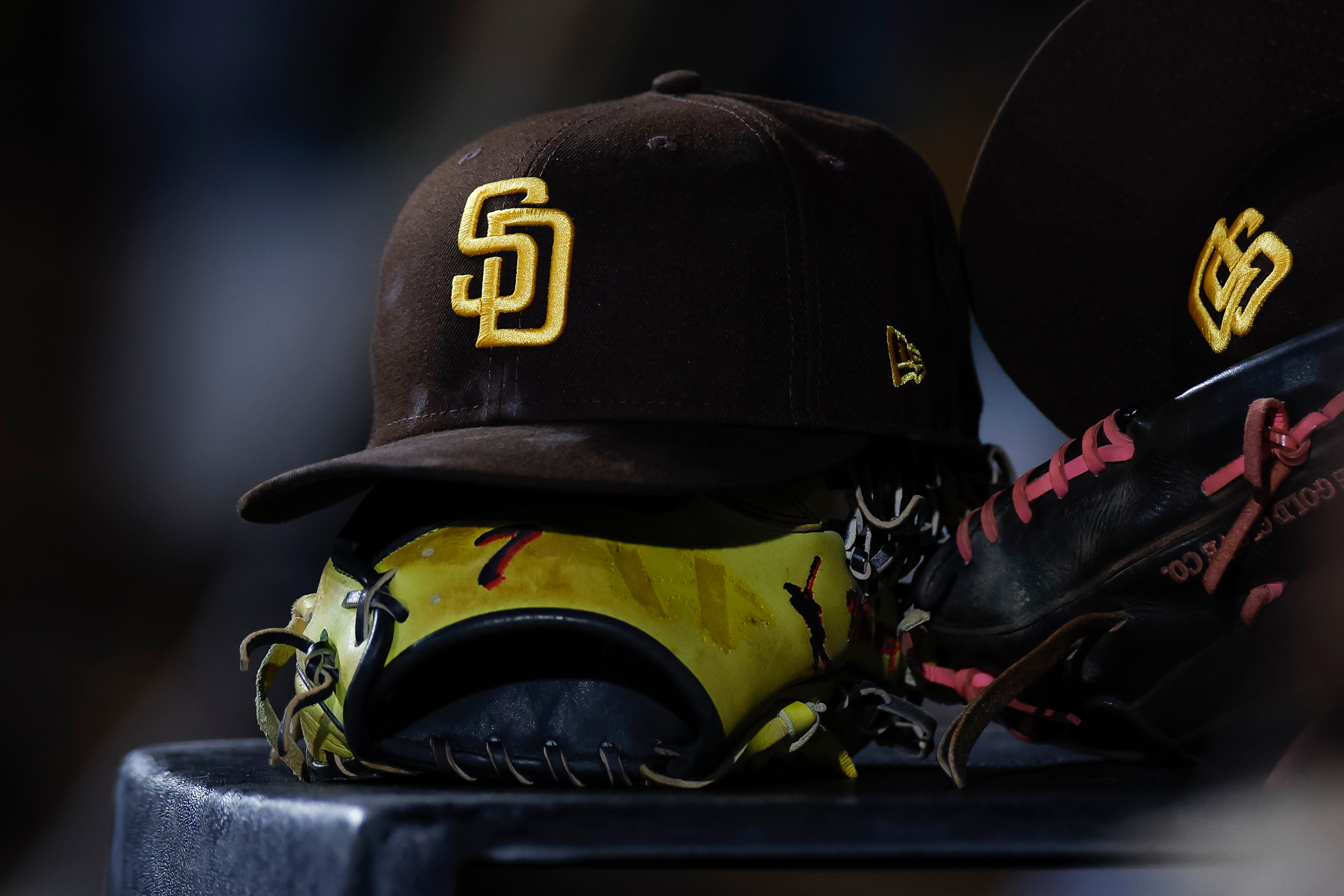 Padres Sign 29-Year-Old with Dodgers, Mariners Ties: Report