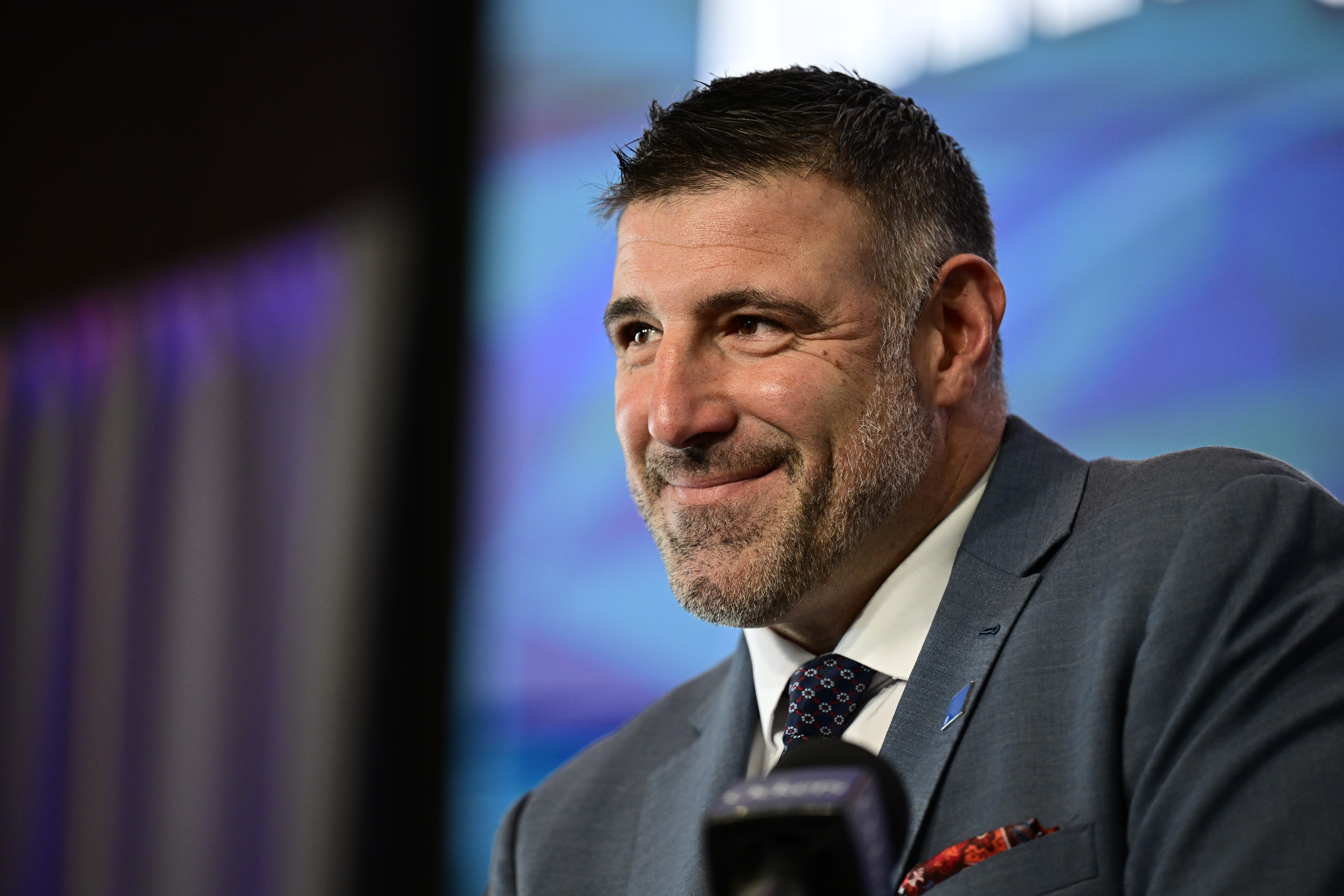 Patriots’ Mike Vrabel Was Asked Worst Question Possible at Super Bowl LX