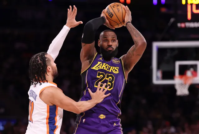 Los Angeles Lakers LeBron James v New York Knicks