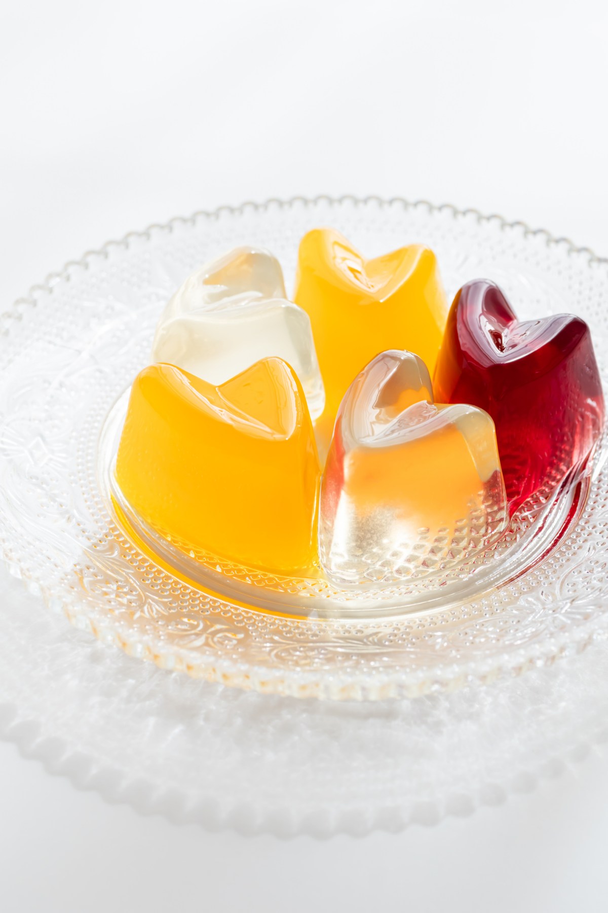 Uma mulher come um lanche desconhecido – não sabe por que está ‘preparando’