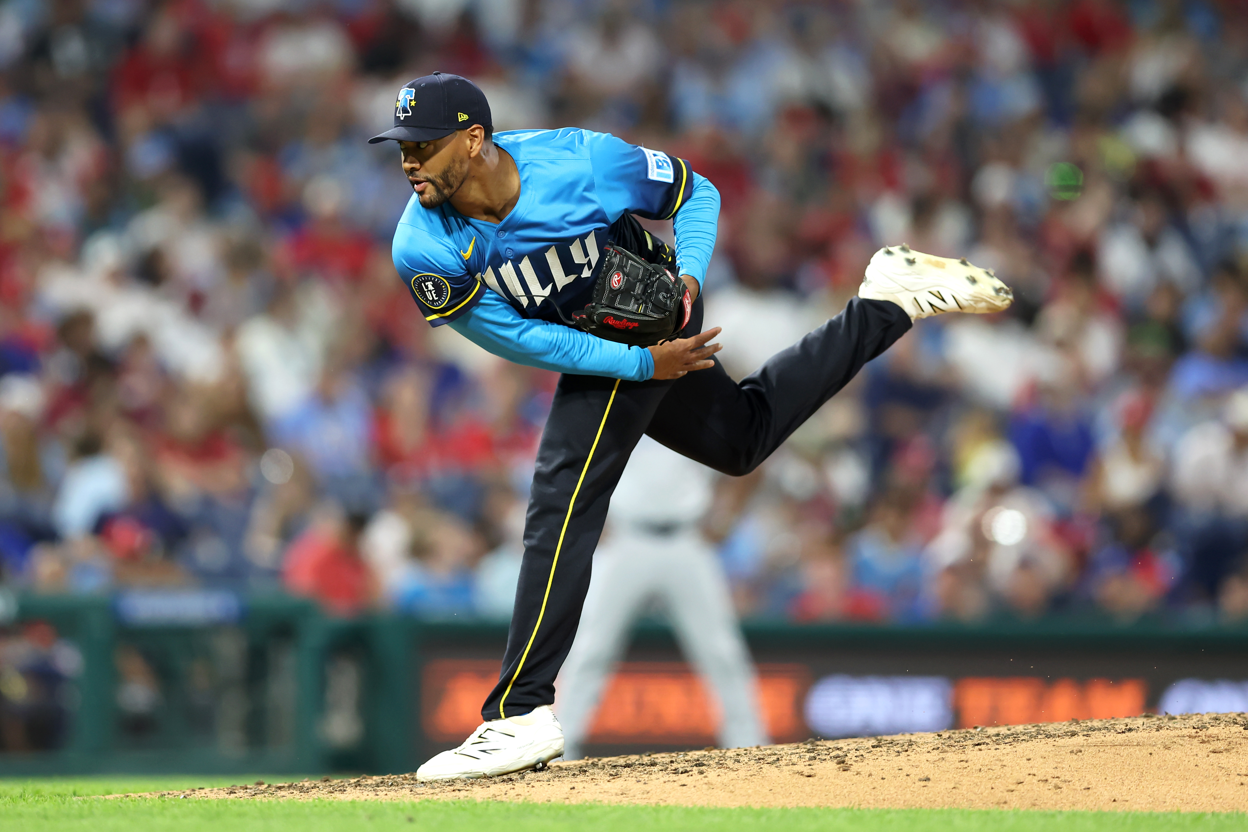 Diamondbacks Sign World Series Champion Away from Cubs: Report