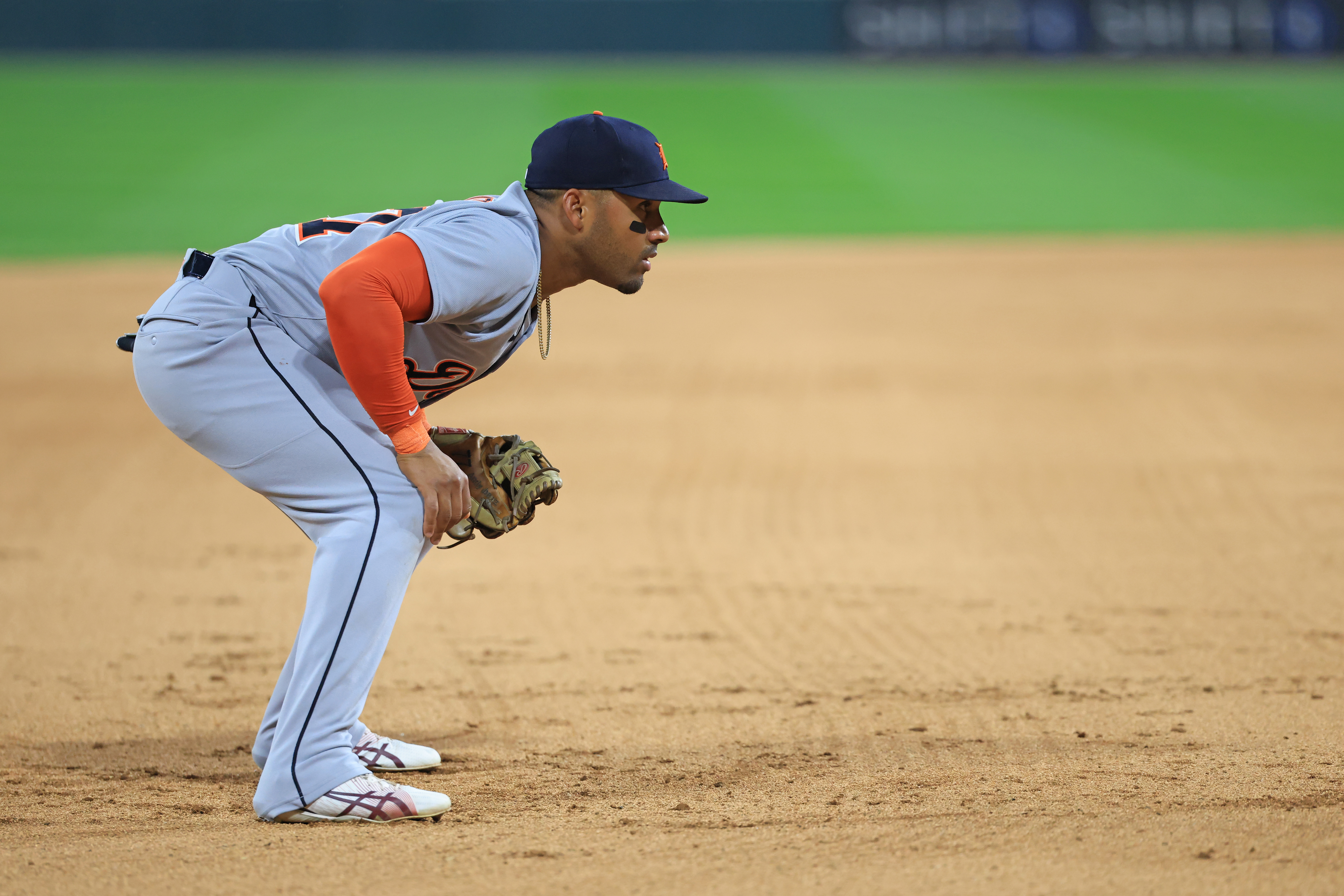 Dodgers Lose $1.2 Million Infielder to Athletics on Waivers: Report