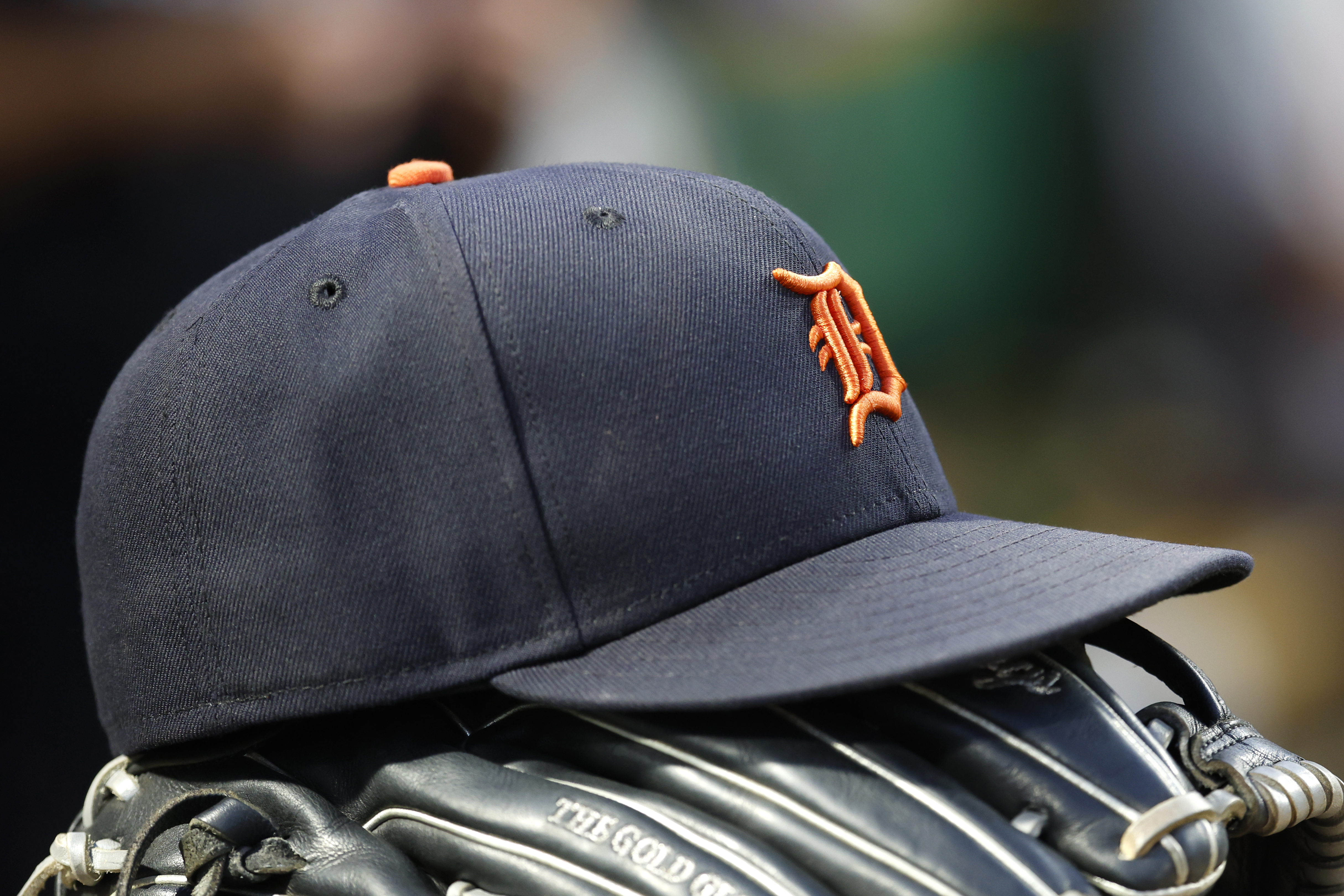 Rangers Sign 6-foot-5 Righty Away from Tigers