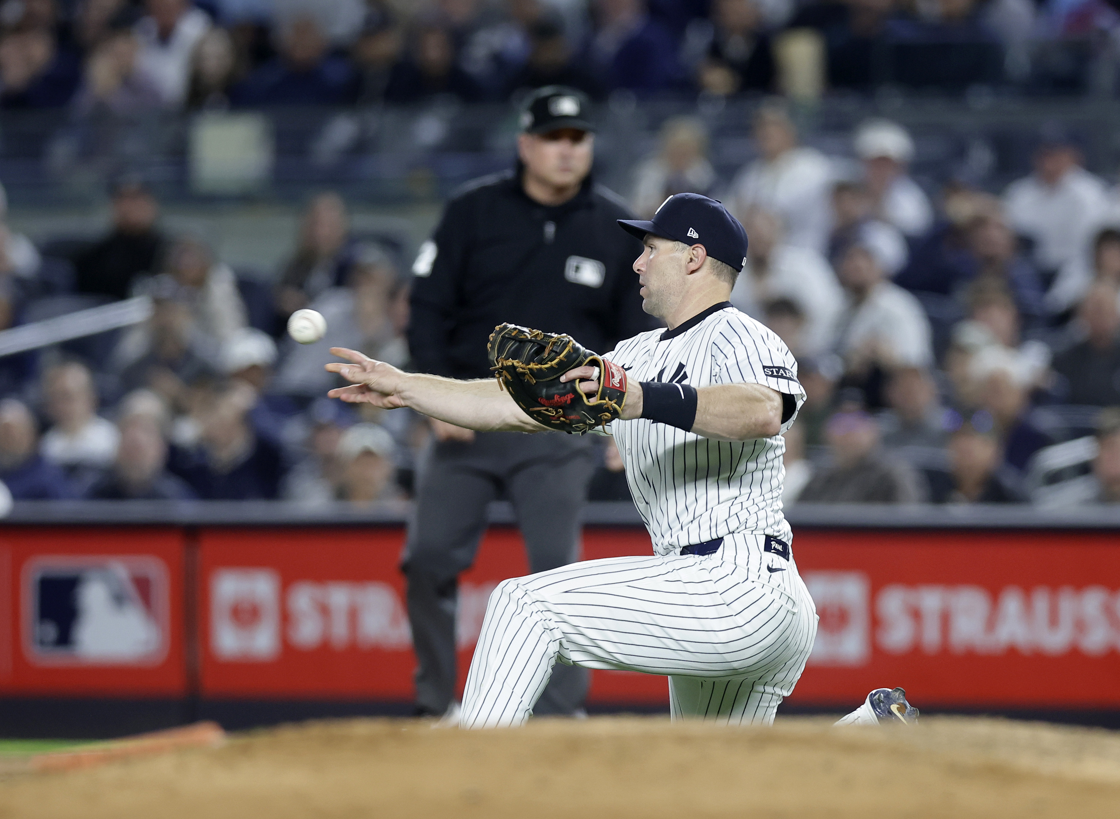 Yankees' Veteran Infielder Reportedly Embracing Mentor Role This Season