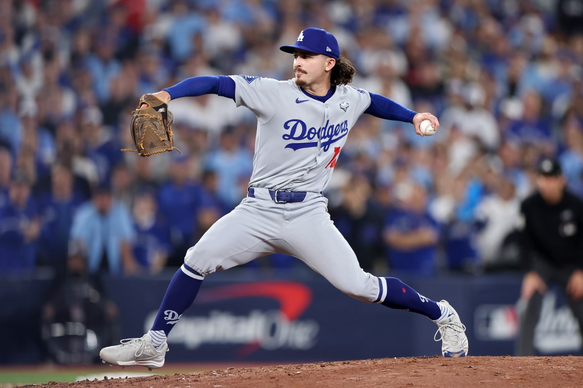 O arremessador de 25 anos dos Dodgers se projeta na pista interna para rotação.