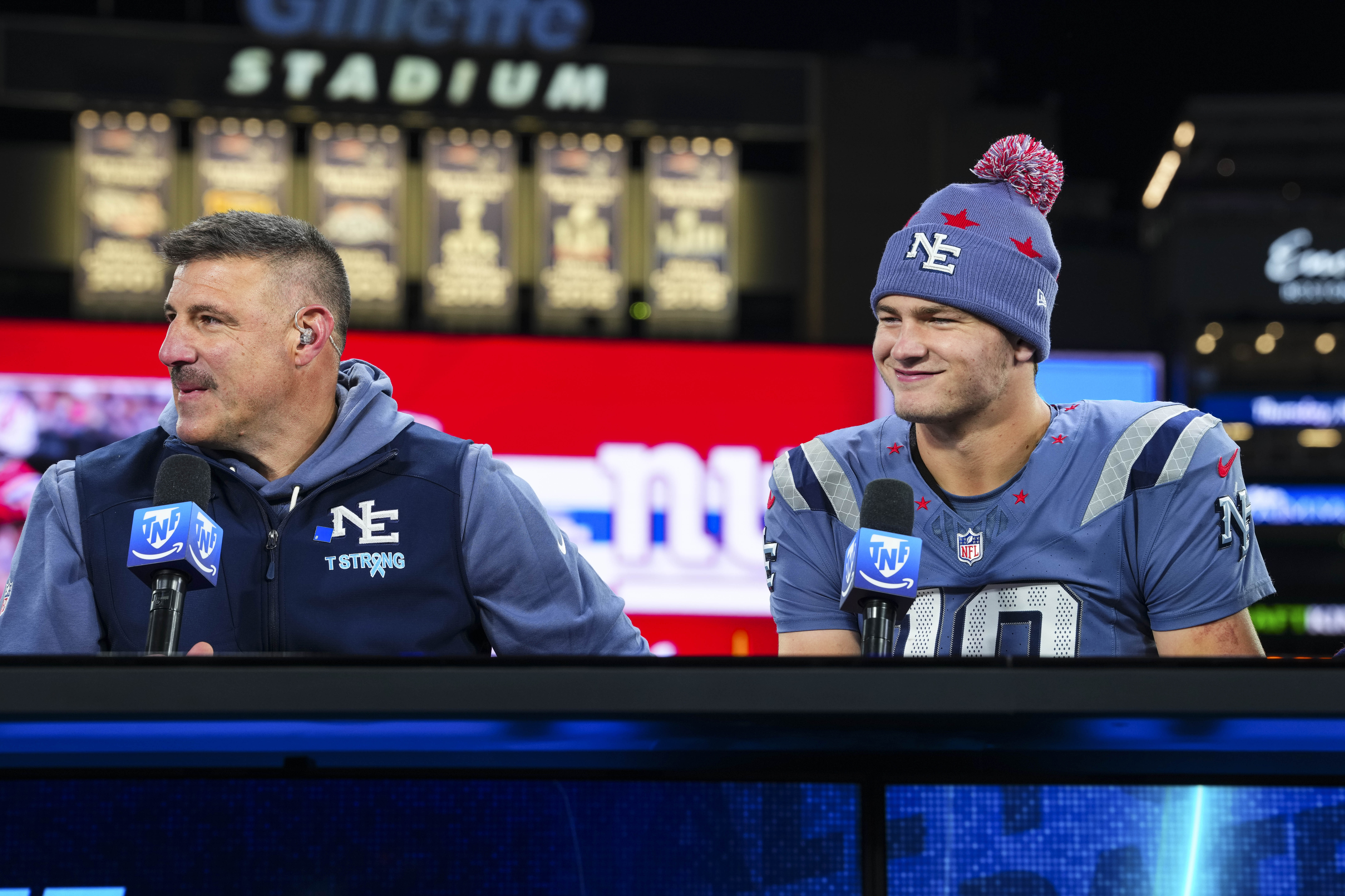 Patriots QB Drake Maye Reacts to Mike Vrabel Winning NFL Coach of the Year