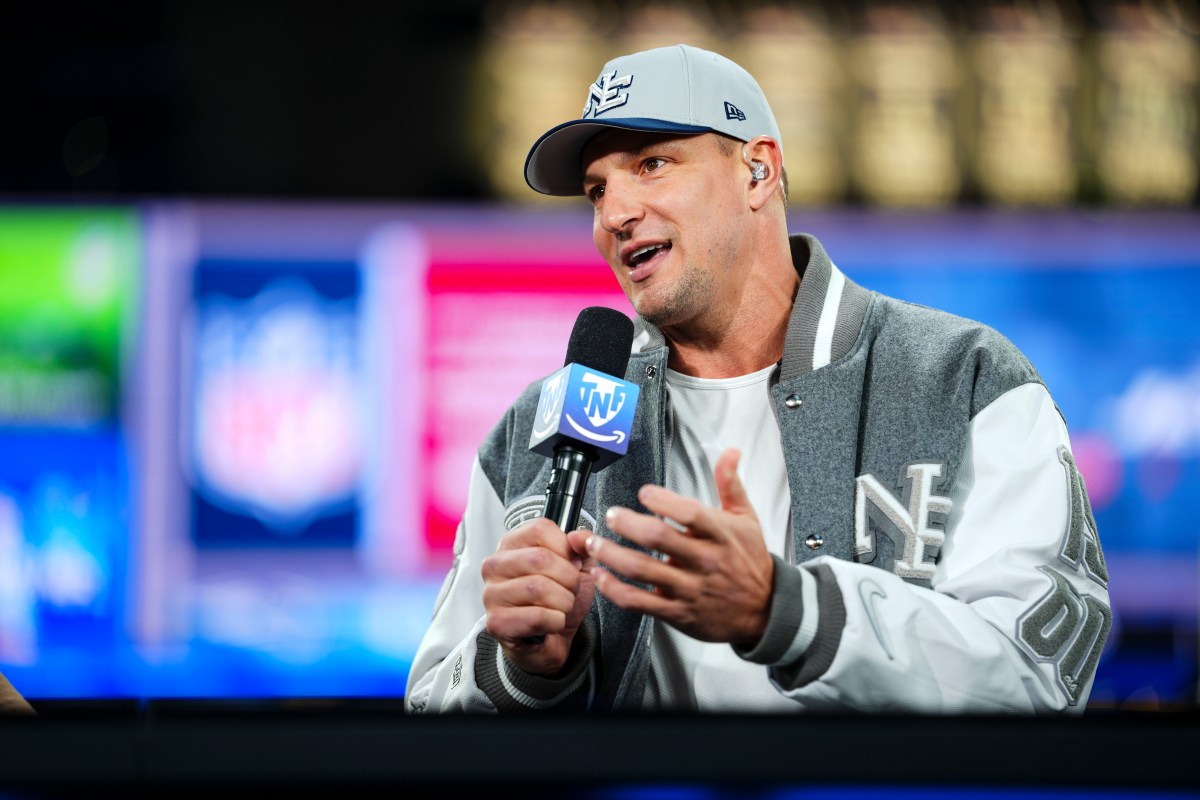 Patriots Legend Rob Gronkowski Reacts to Robert Kraft Snub