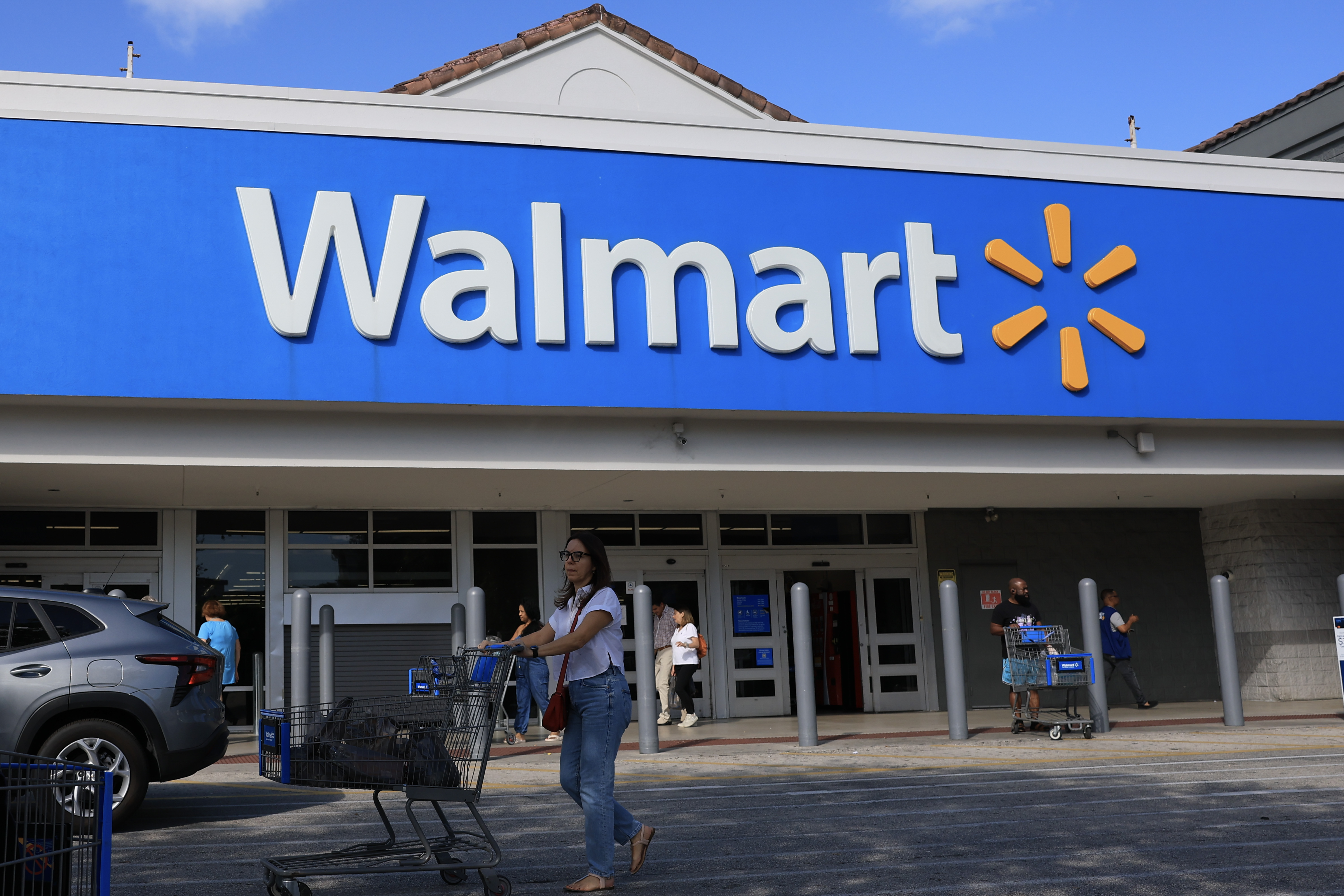 Walmart Hits New Milestone Amid US Financial Woes