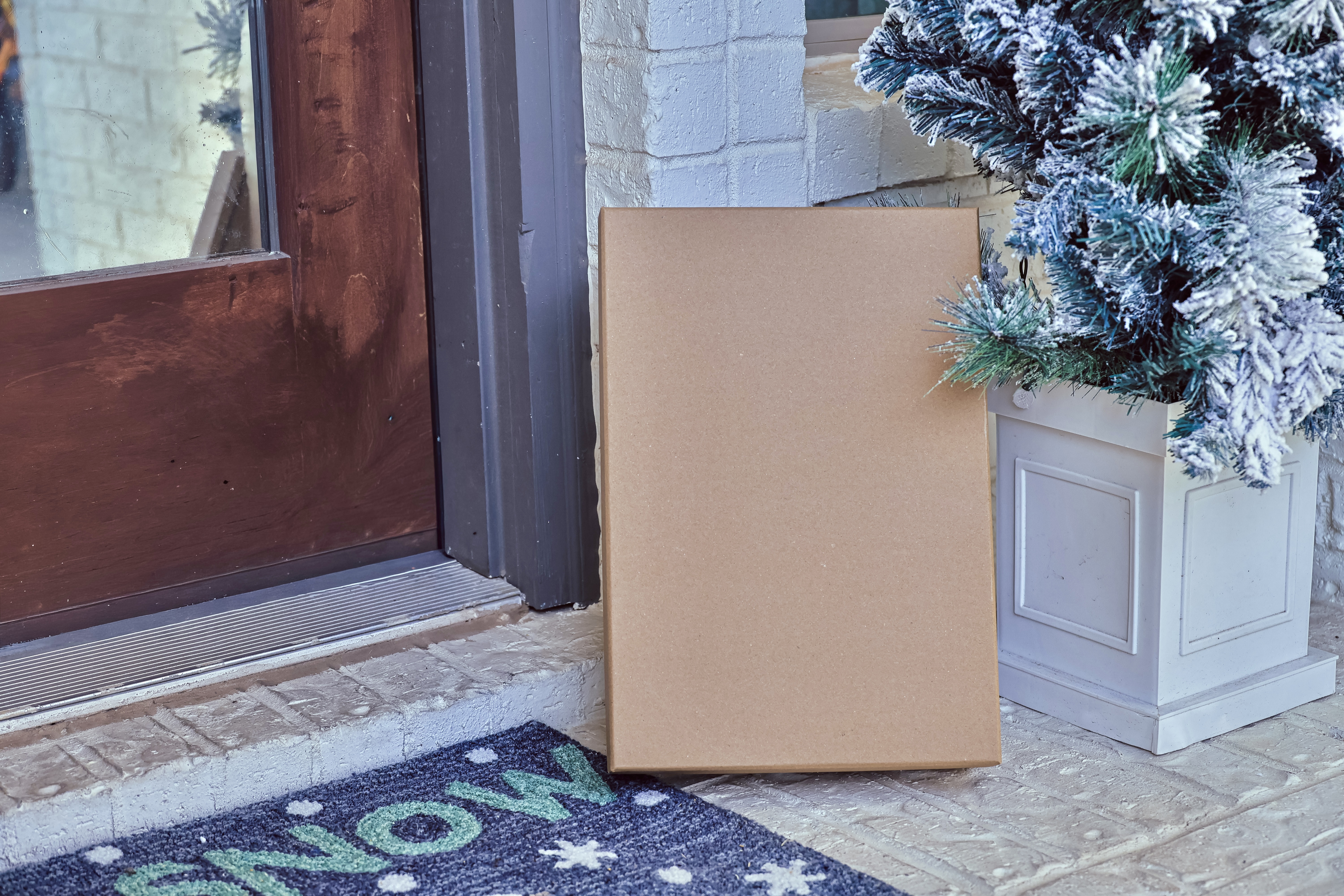 Man’s Gets Delivery Notification—Not Ready for What He Sees in Photo