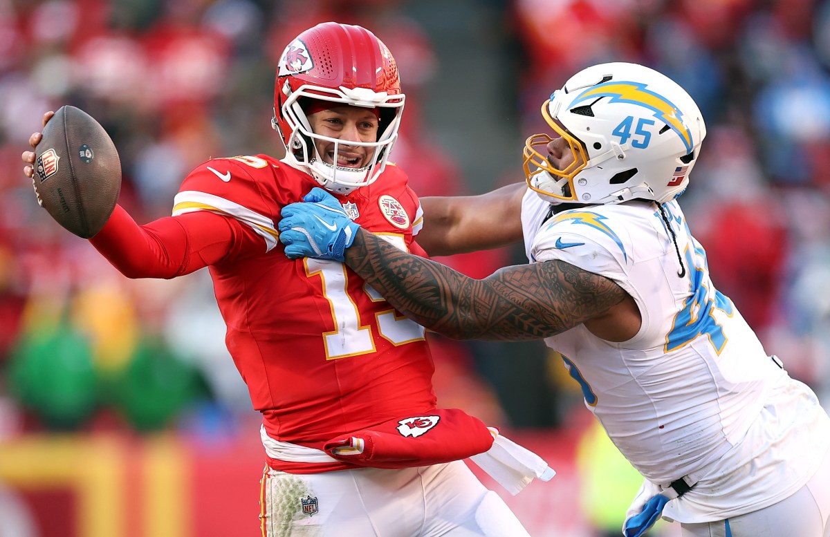 Chiefs Eyeing Veteran QB as Mahomes Recovery Nears Key Milestone