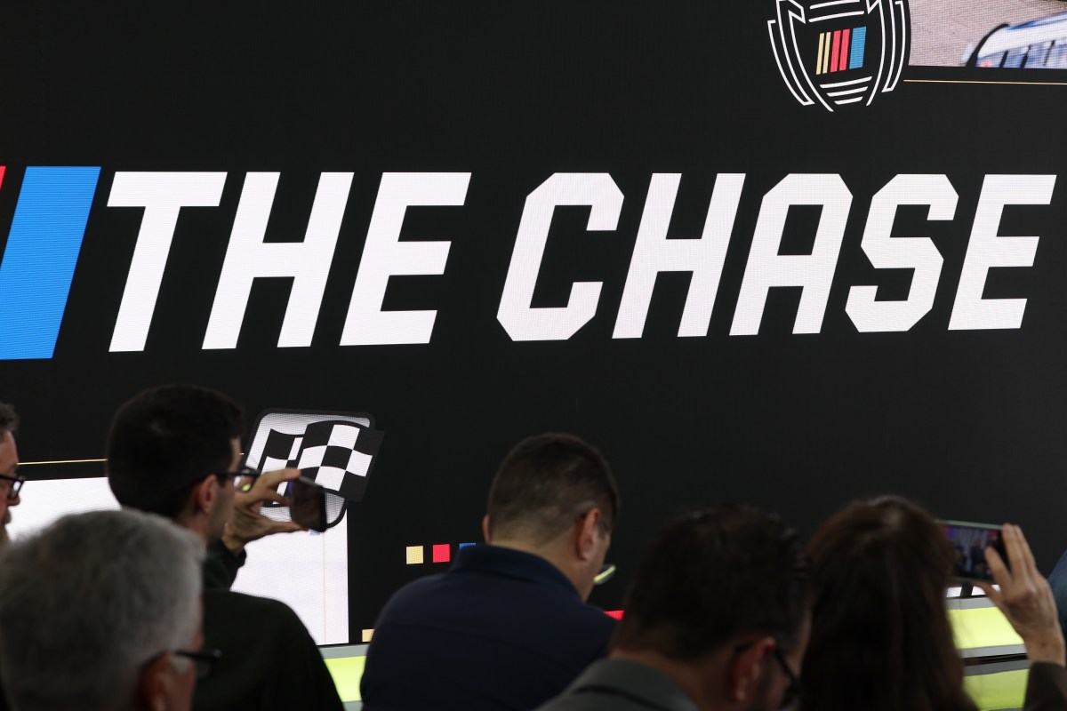 Os fãs da NASCAR elogiam Mark Martin e Dale Earnhardt Jr. pelo formato da Saving Cup Series.