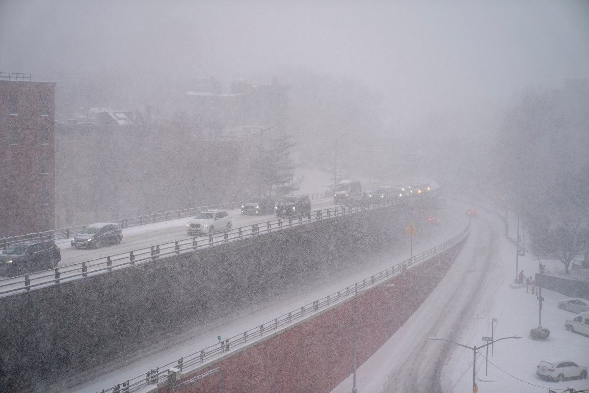 Sudden heavy snow warning issued for 160,000 people—"life-threatening"