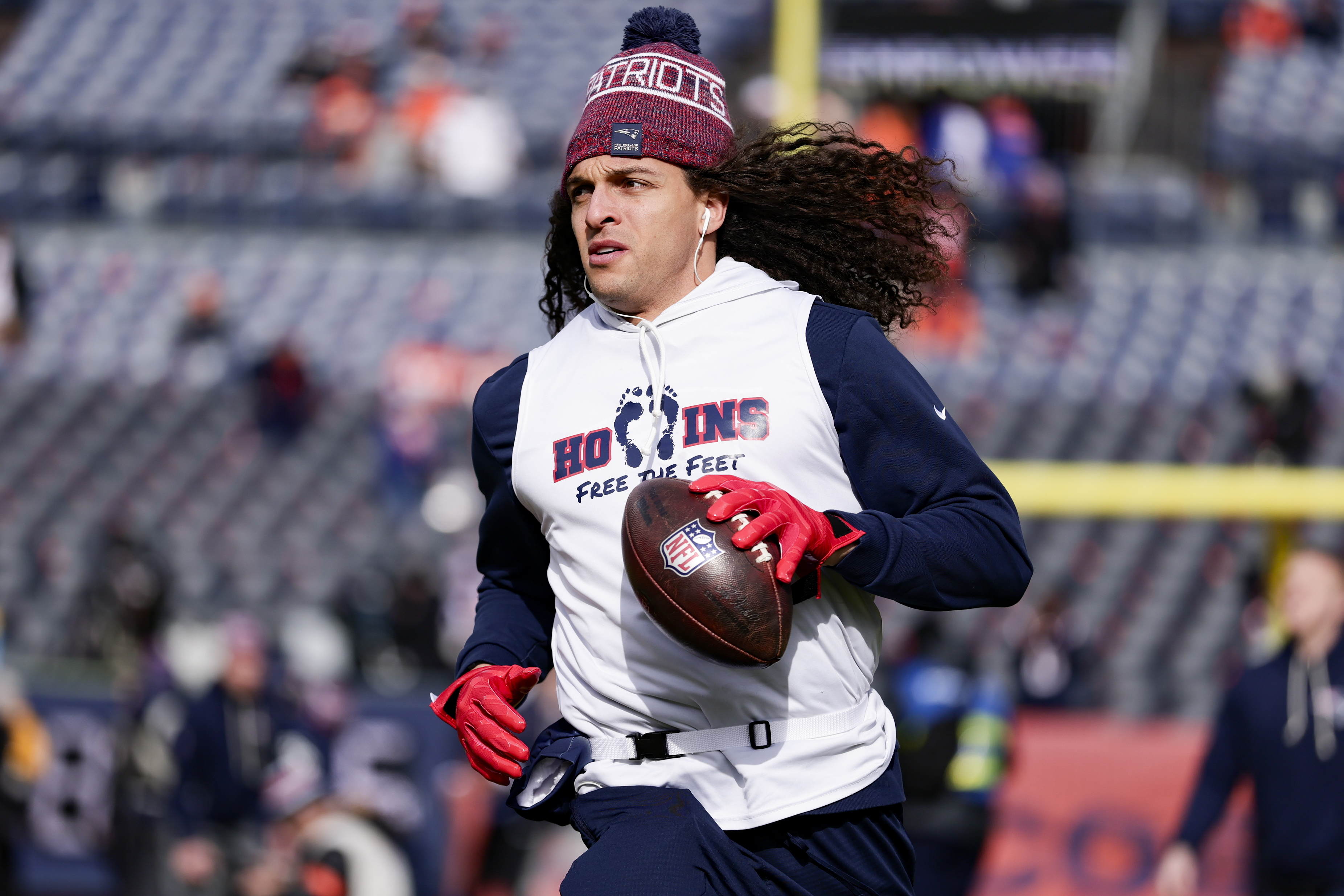 Patriots' Mack Hollins Gets Attention for Super Bowl LX Pregame Outfit