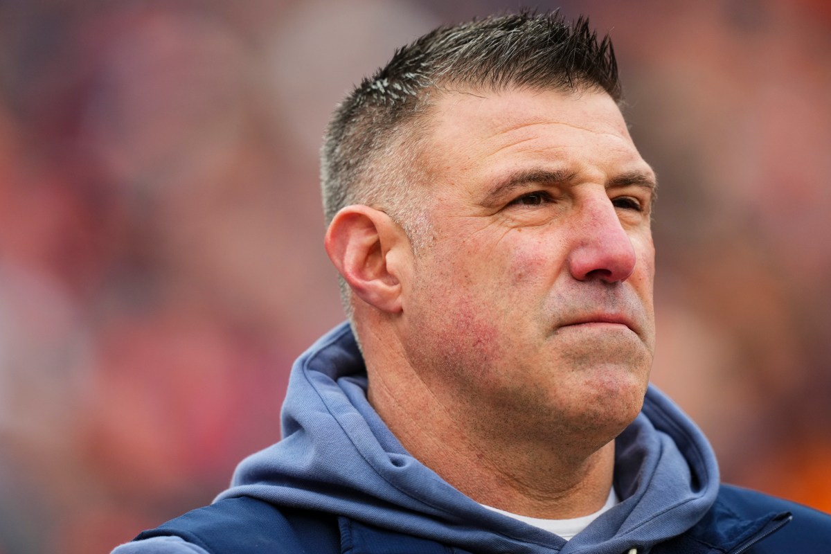 Mike Vrabel Reacts to Patriots Trading for WR AJ Brown